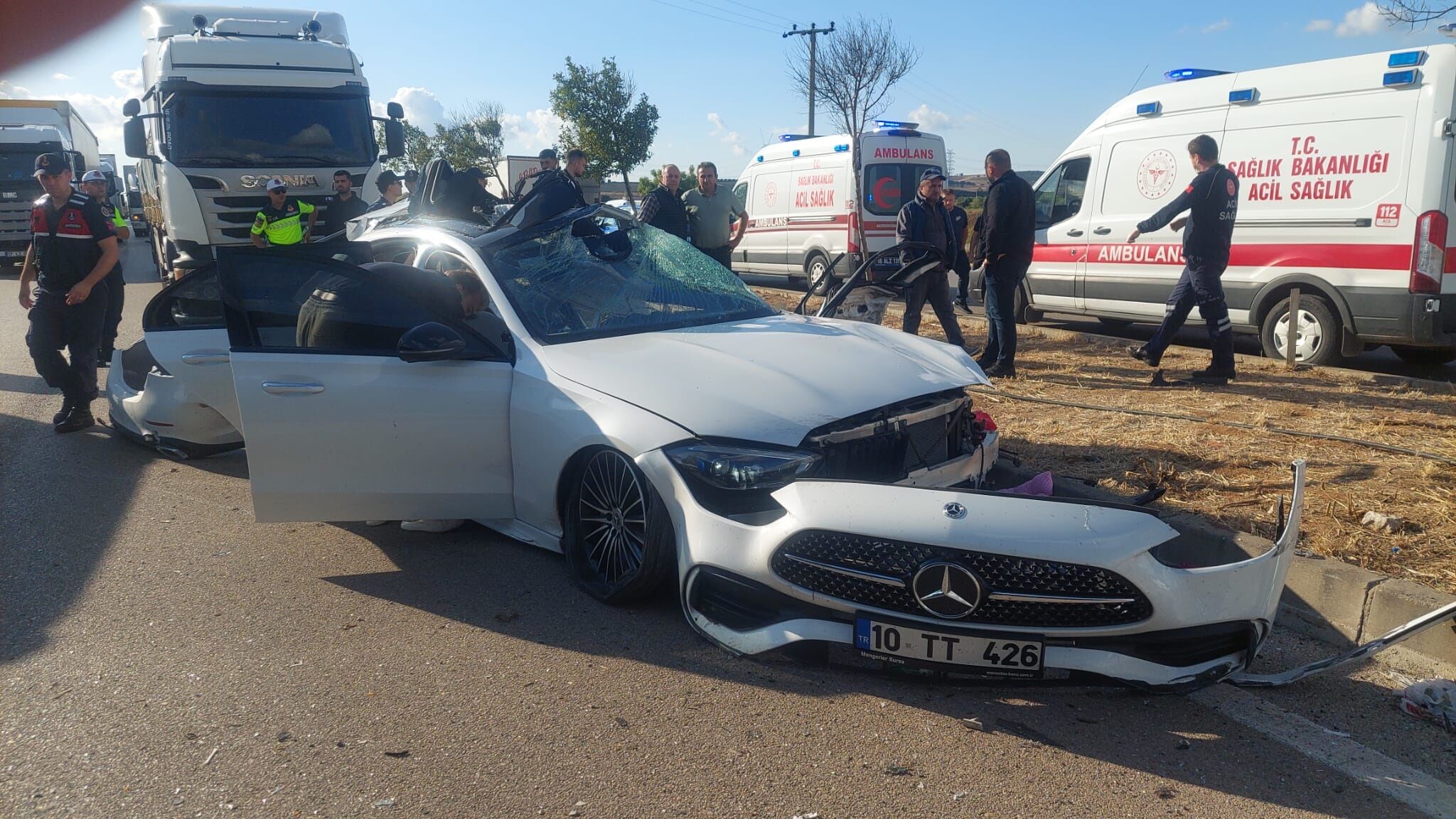 Bandırma’da Feci Kaza Anne Ve 3 Yaşındaki Kızı Hayatını Kaybetti (4)