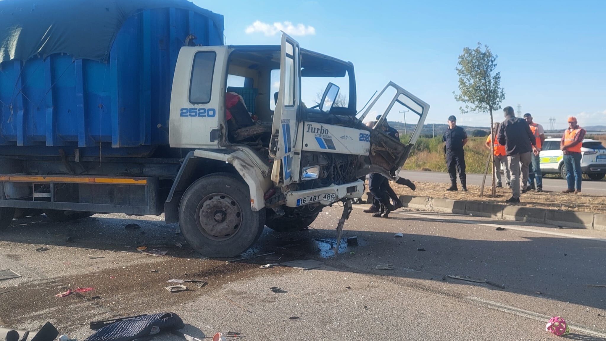 Bandırma’da Feci Kaza Anne Ve 3 Yaşındaki Kızı Hayatını Kaybetti