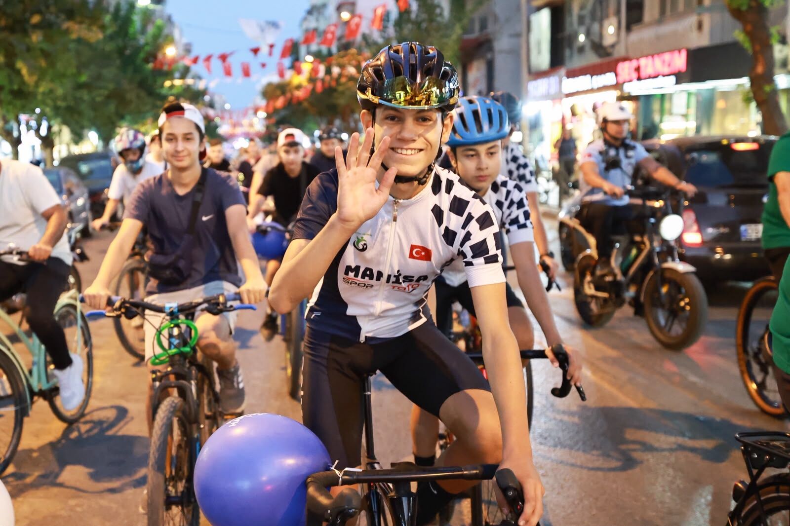Başkan Dutlulu, Avrupa Hareketlilik Haftası’nda Manisalılarla Pedal Çevirdi (9) Kopya