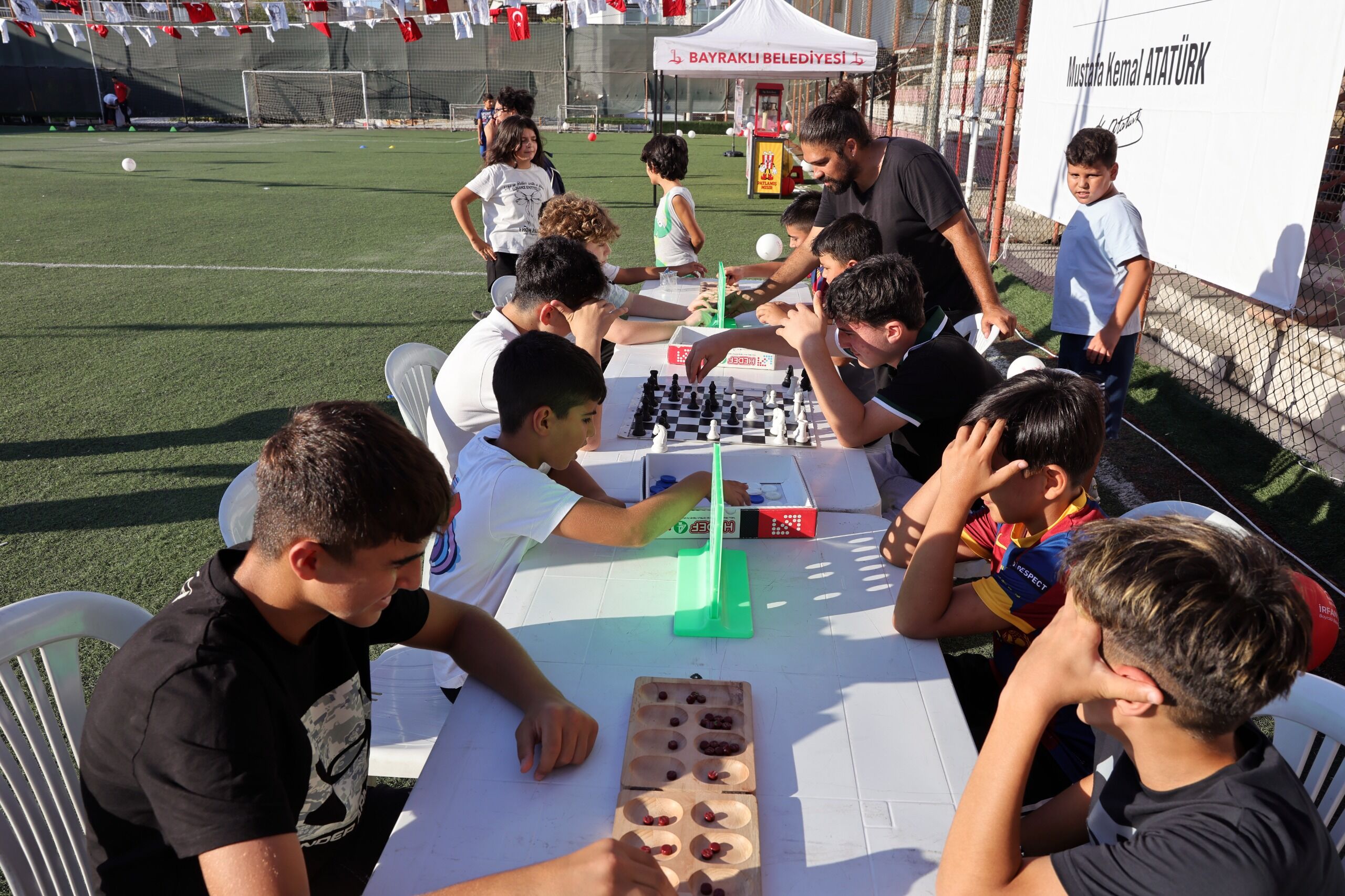 Bayraklı’da Çocuklar Mahalle Şenliğinde Doyasıya Eğlendi (9)