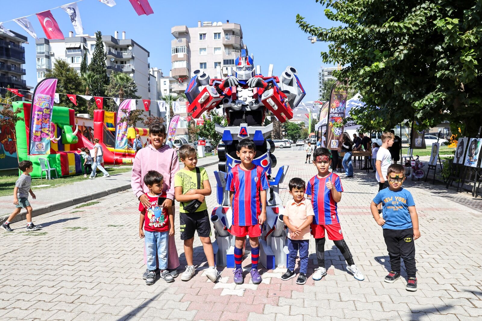 Bayrakli’da Kari̇katür Ve Çocuk Şenli̇ği̇ (11)