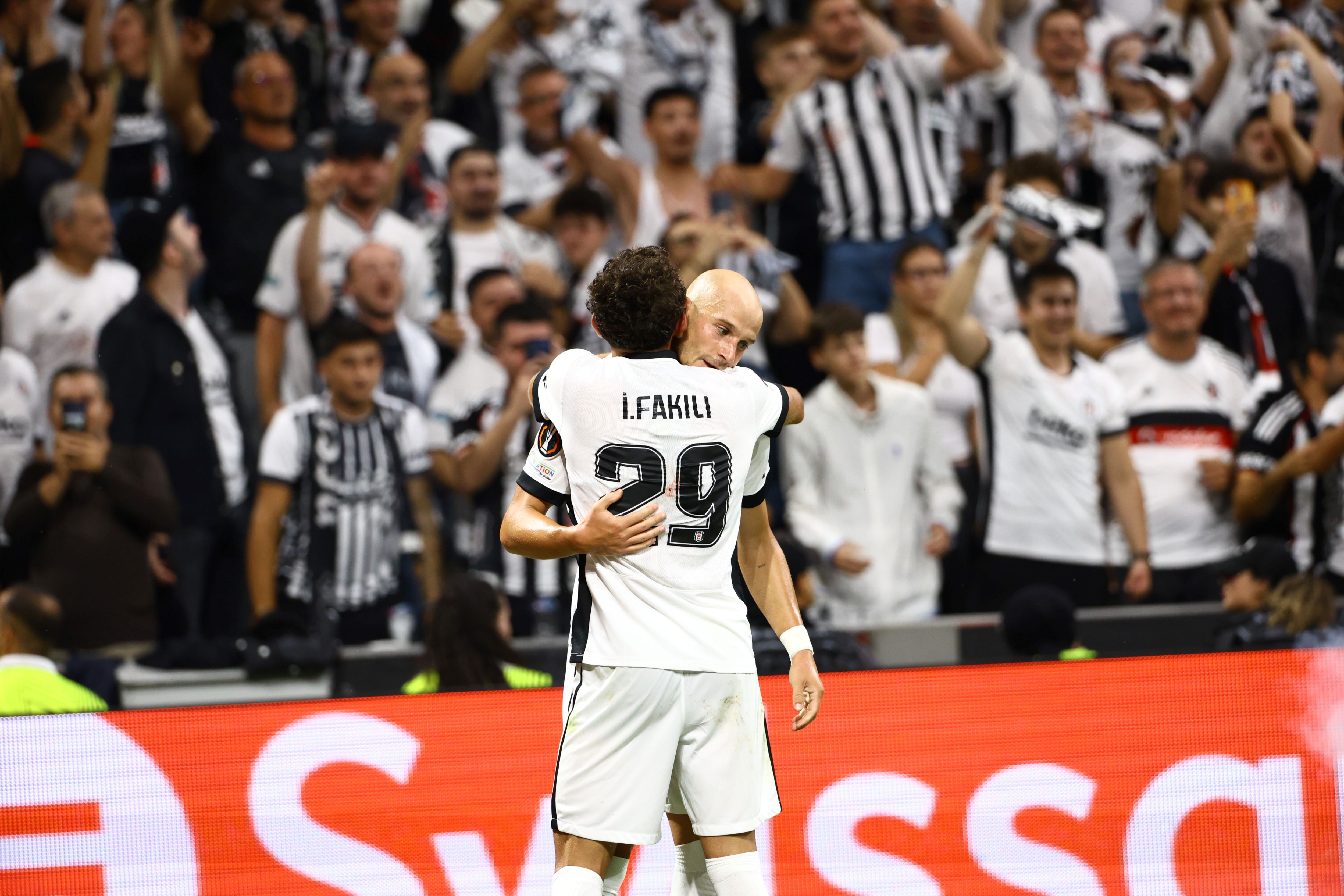 Beşiktaş, Marsilya Karşısında Farklı Kazandı (2)