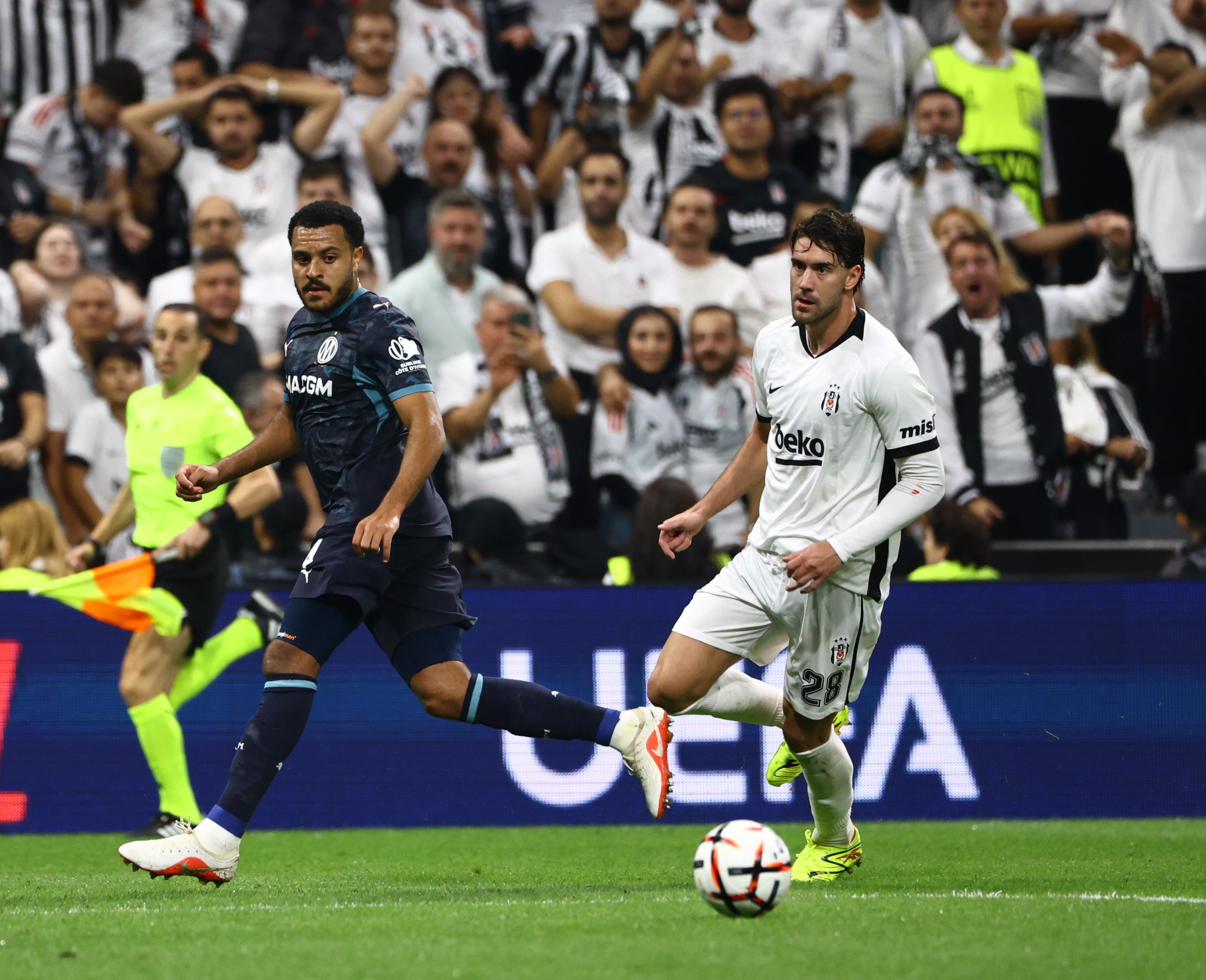 Beşiktaş, Marsilya Karşısında Farklı Kazandı (6)