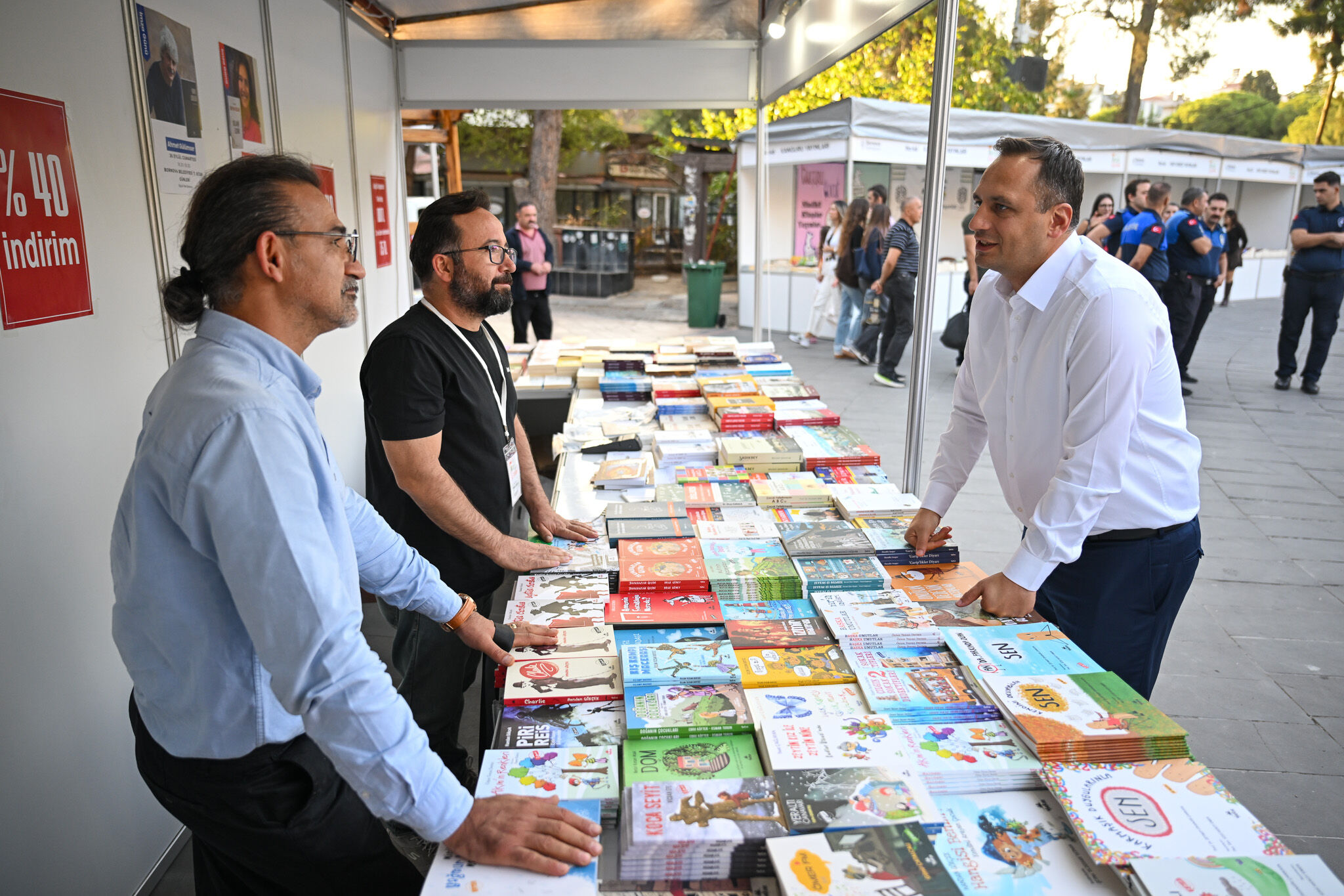 Bornova’da 790 Bin Kitapla Edebiyat Şöleni Başladı (2)