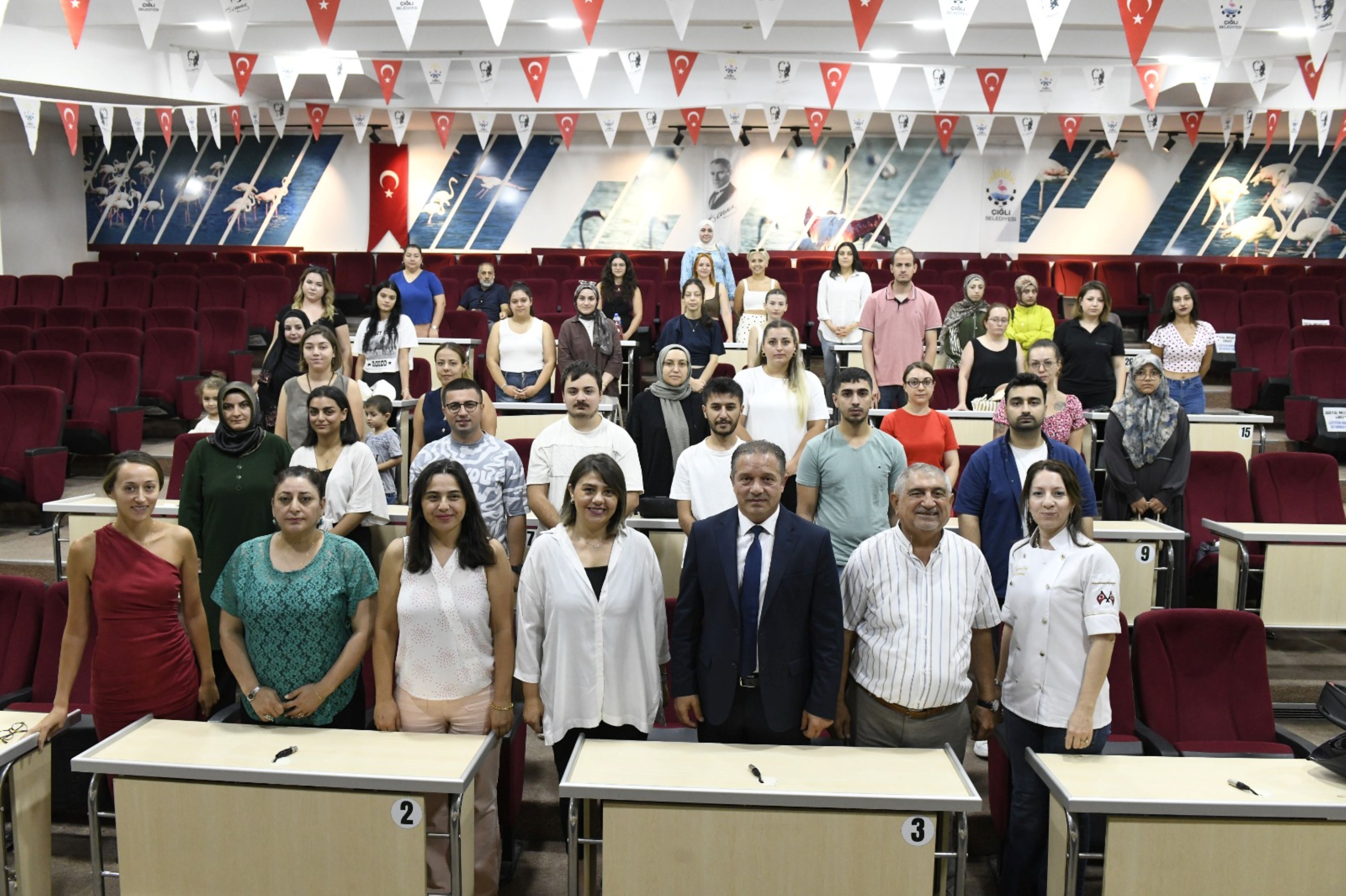 Çiğli Belediyesi’nin istihdam garantili Pastacılık ve Ekmekçilik Kurslarında üçüncü dönem başlıyor. Mülakatla seçilen 40 kursiyer, 7 Eylül’de eğitime başlayacak.