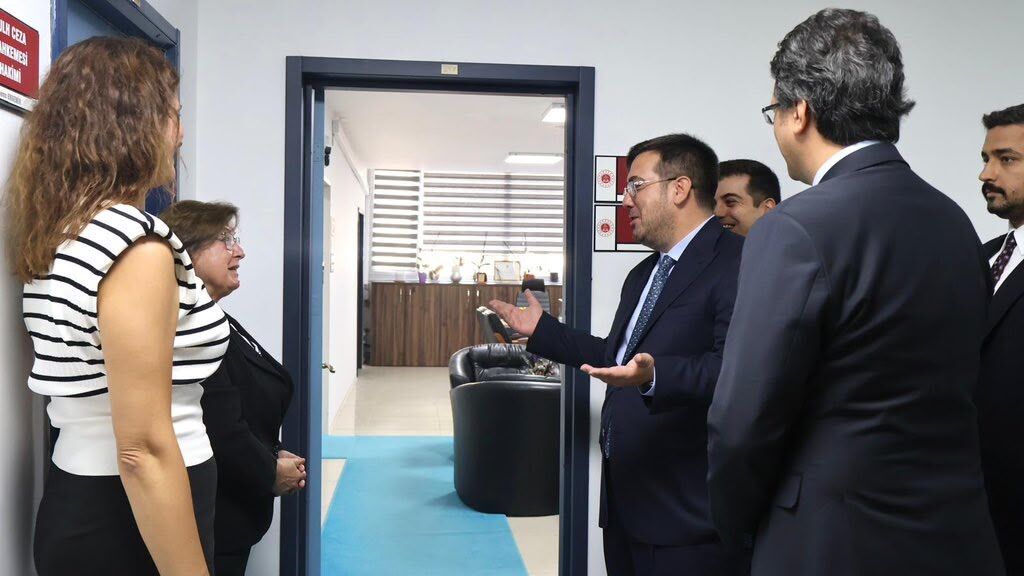 Çeşme Adliyesi’nde Personel Ulaşımına Ücretsiz Servis Desteği (3)