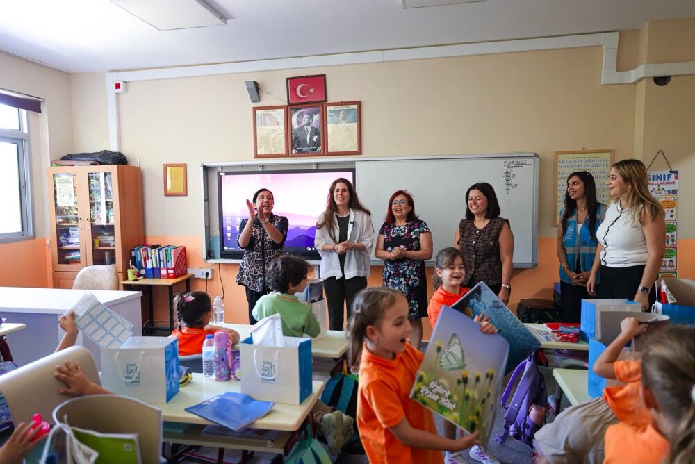 Çeşme Belediyesinden Minik Öğrencilere “Okula Hoş Geldin” Desteğiphoto 2026 09 17 13 19 32