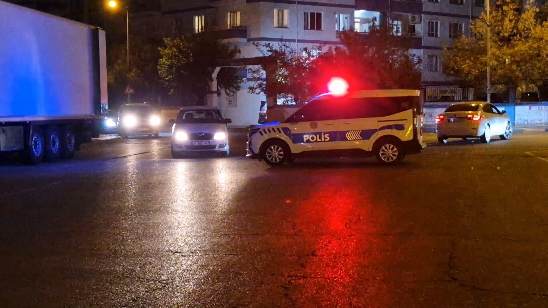 Diyarbakir’da Video Oyun Salonuna Silahl 1492114 443891 (1)