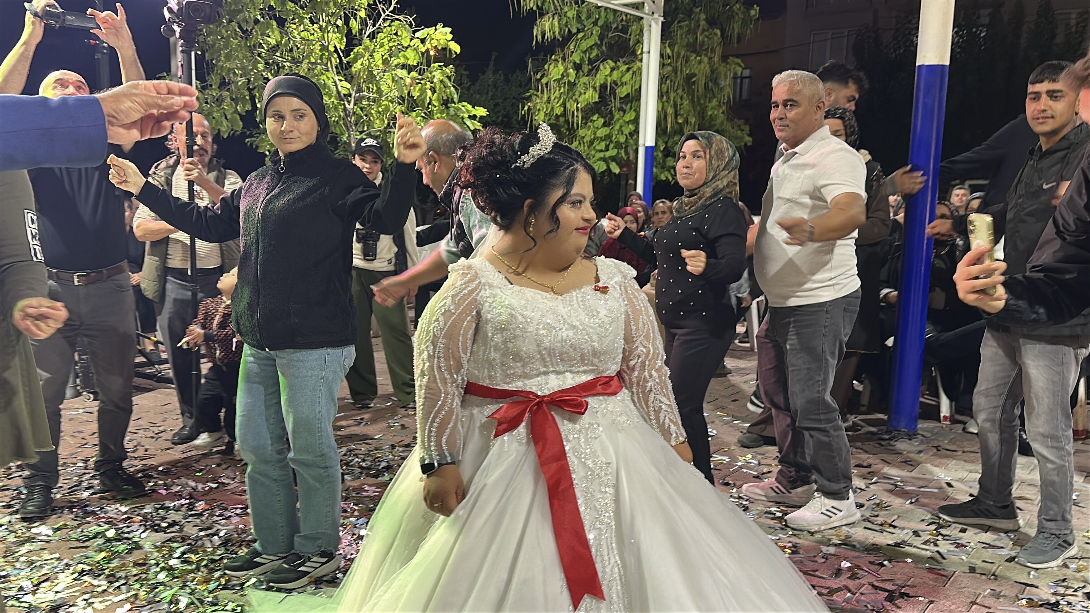 Down Sendromlu Elif Için Hayalini Süsleyen Düğün (2)