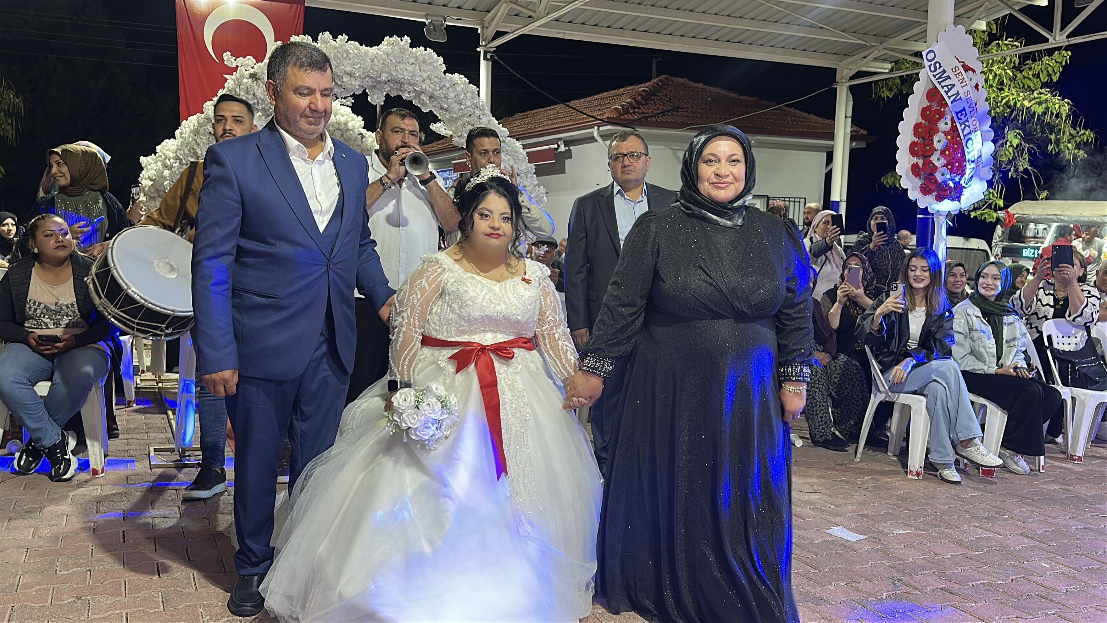 Down Sendromlu Elif Için Hayalini Süsleyen Düğün