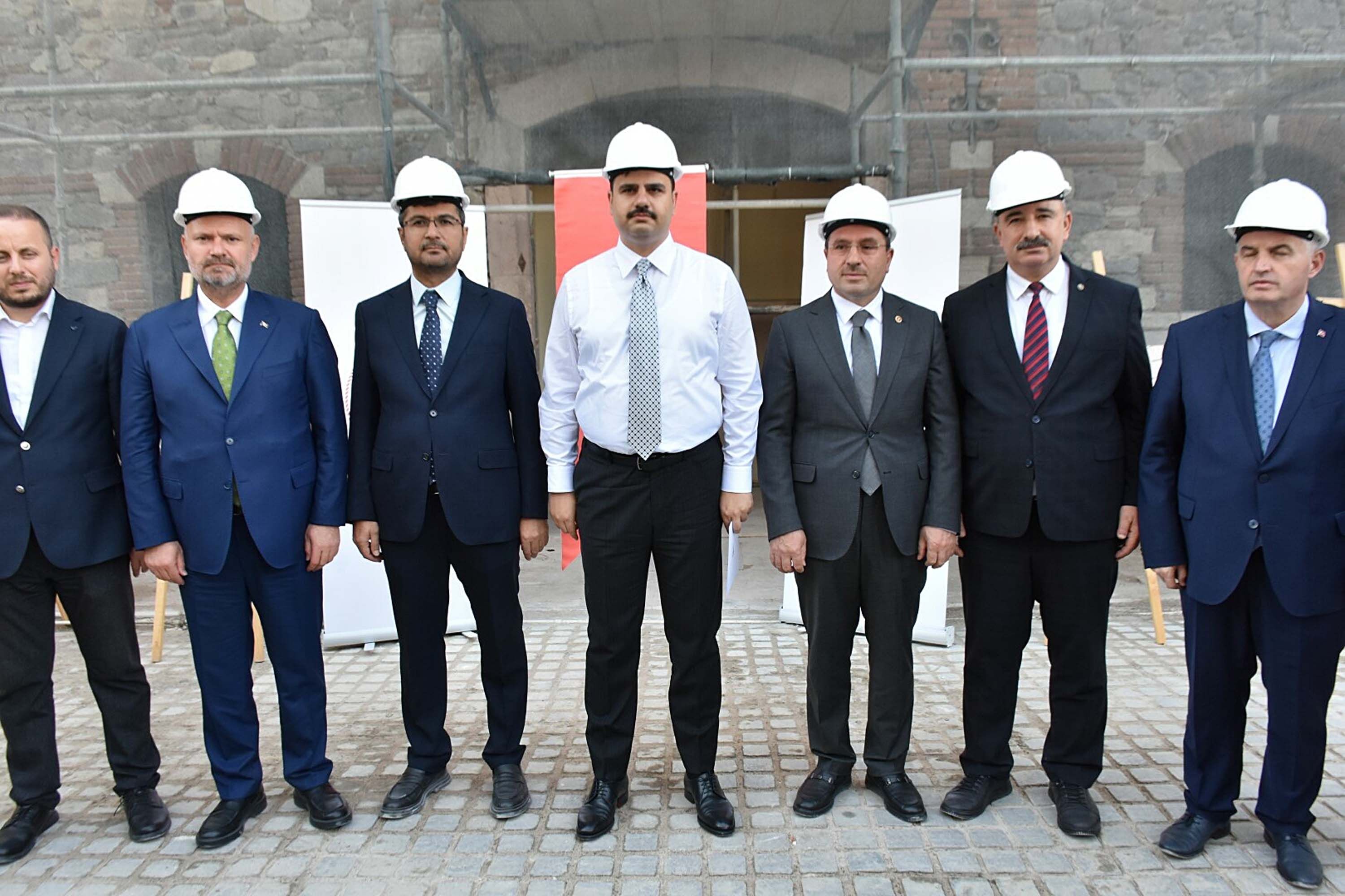Eyüp Kadir İnan'dan İzmir'de 550 Milyon Tl'lik Yatırım Açıklaması