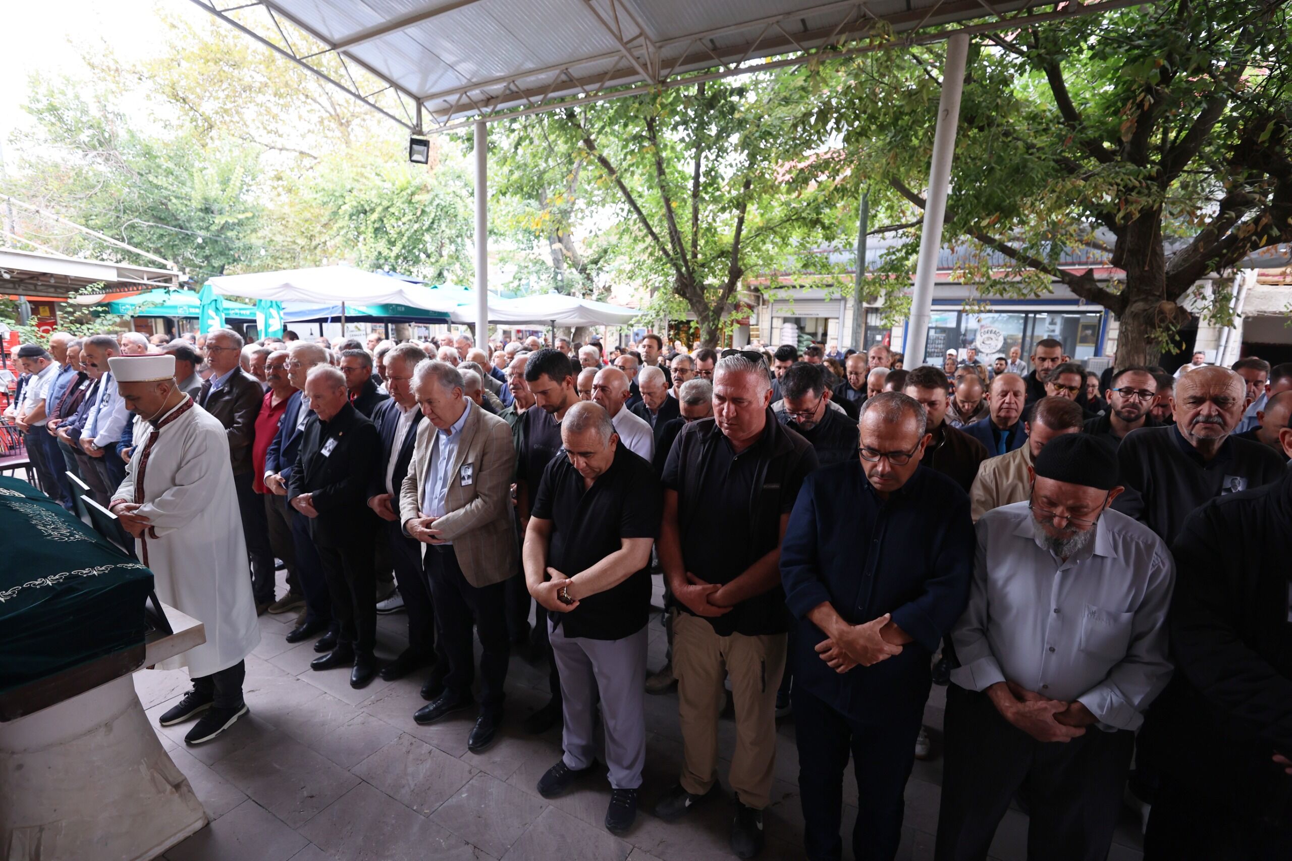 Gazeteci Ahmet Çipli, Urla’da Son Yolculuğuna Uğurlandı (3)