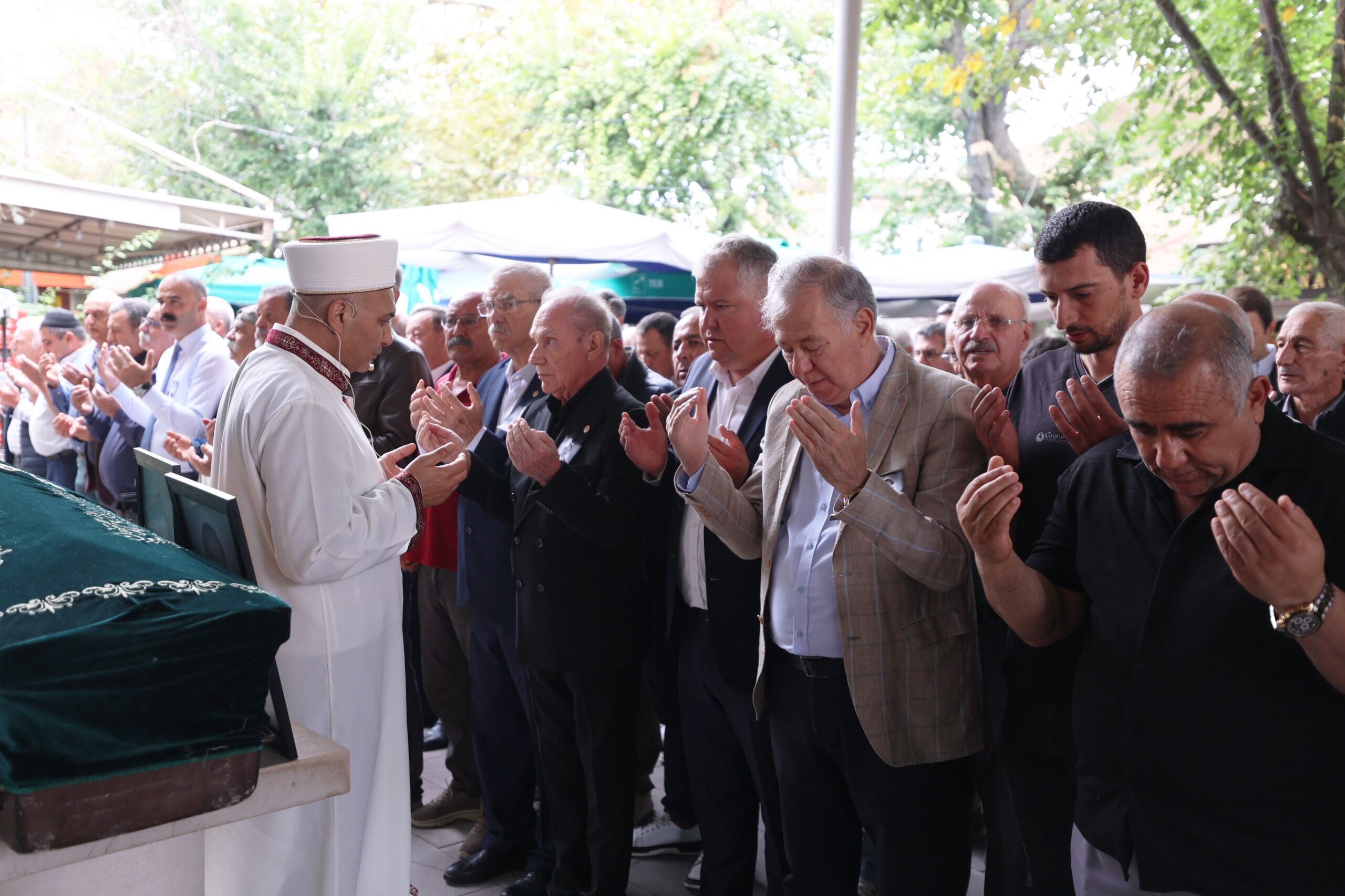 Gazeteci Ahmet Çipli Urla’da son yolculuğuna uğurlandı