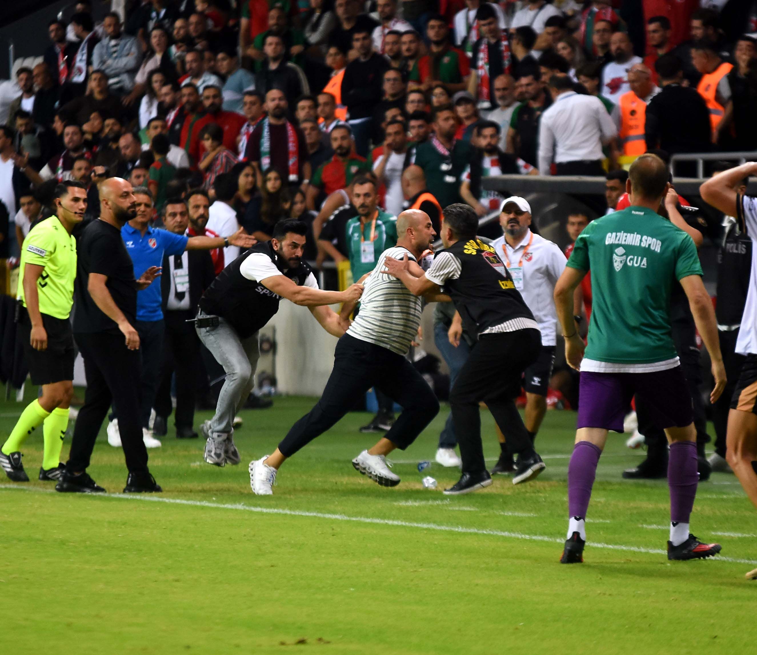 Gaziemirspor, Karşıyaka Deplasmanından 3 Puanla Döndü (10)