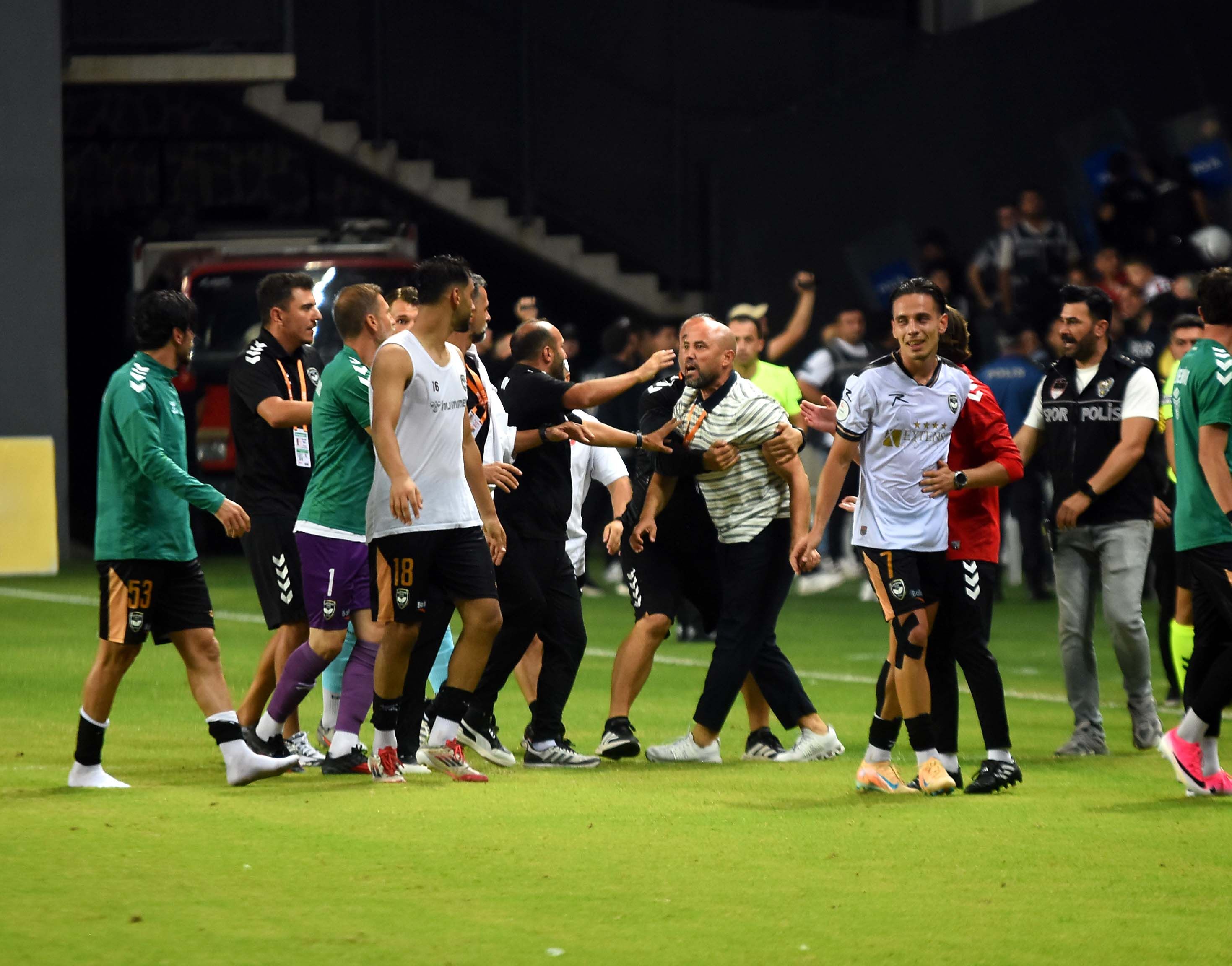 Gaziemirspor, Karşıyaka Deplasmanından 3 Puanla Döndü (11)