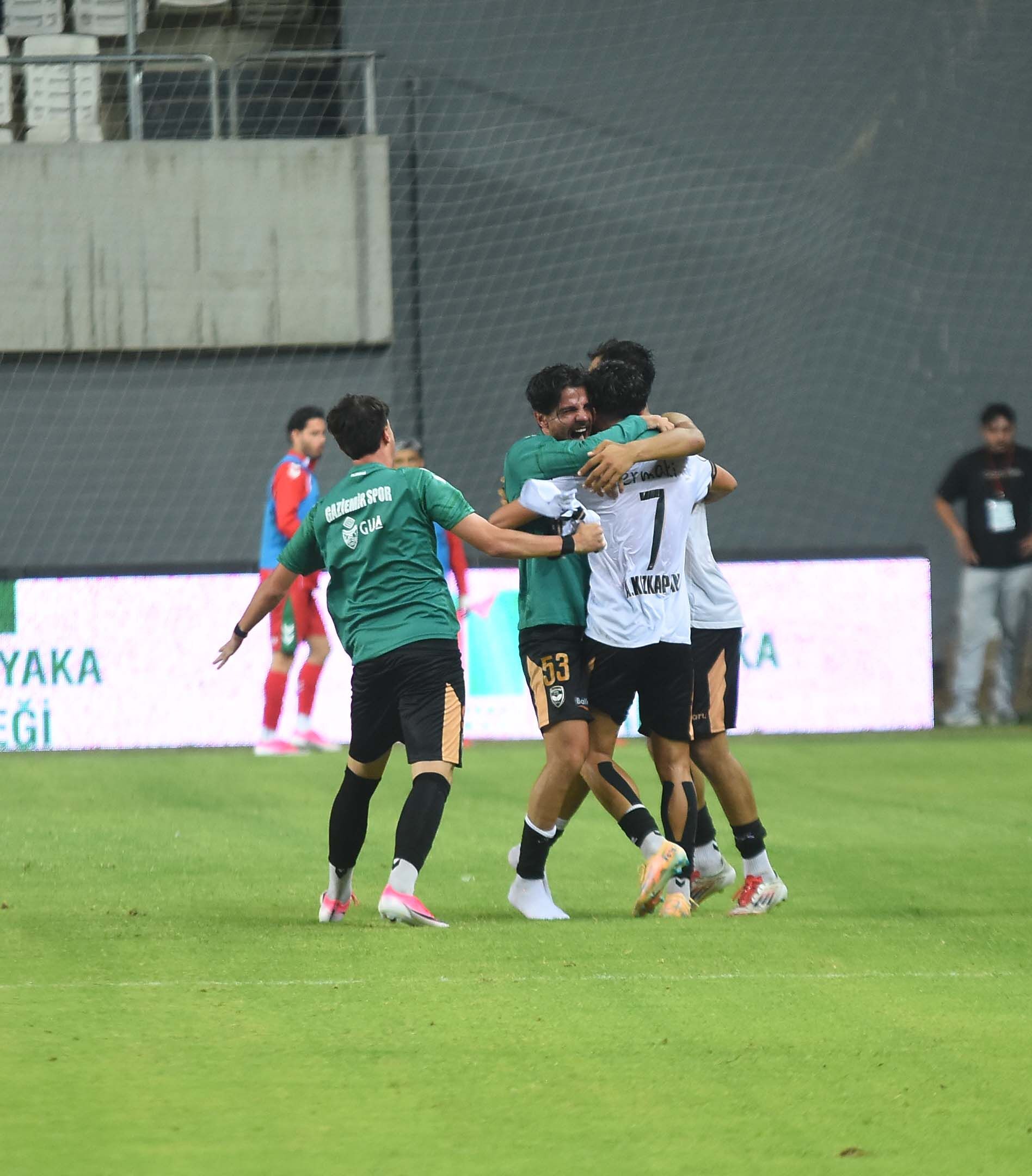 Gaziemirspor, Karşıyaka Deplasmanından 3 Puanla Döndü (5)