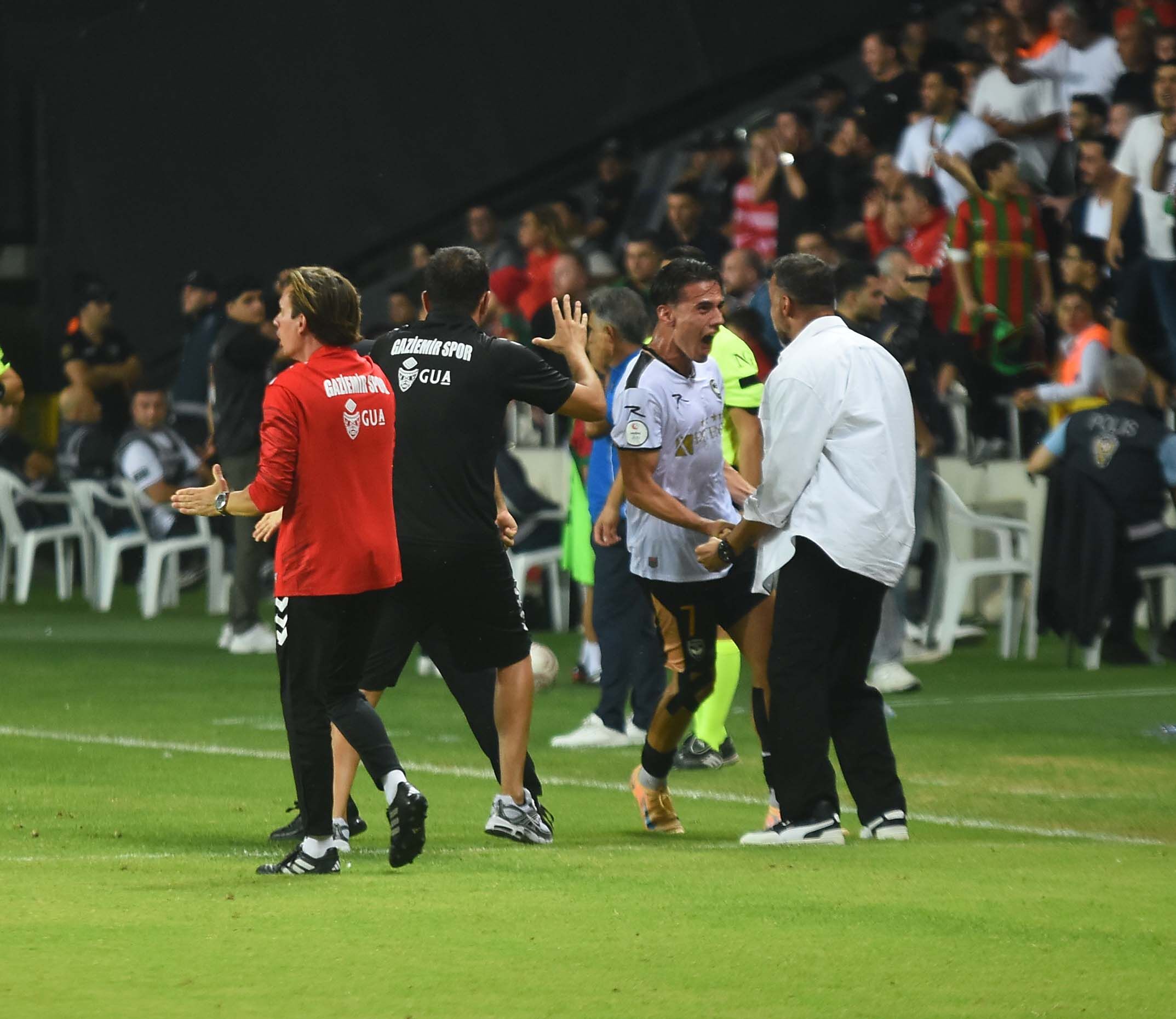 Gaziemirspor, Karşıyaka Deplasmanından 3 Puanla Döndü (8)