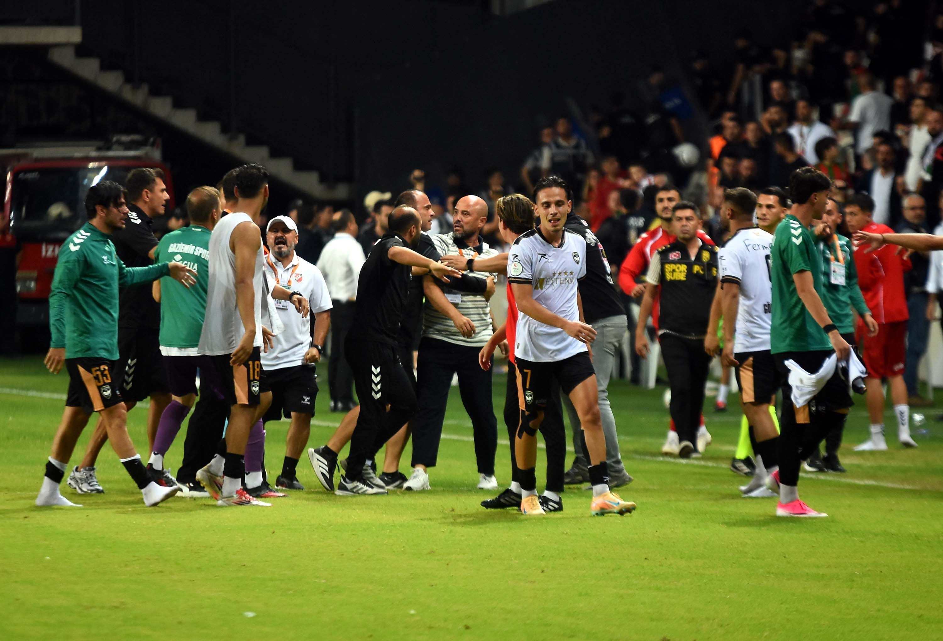 Gaziemirspor, Karşıyaka Deplasmanından 3 Puanla Döndü (9)