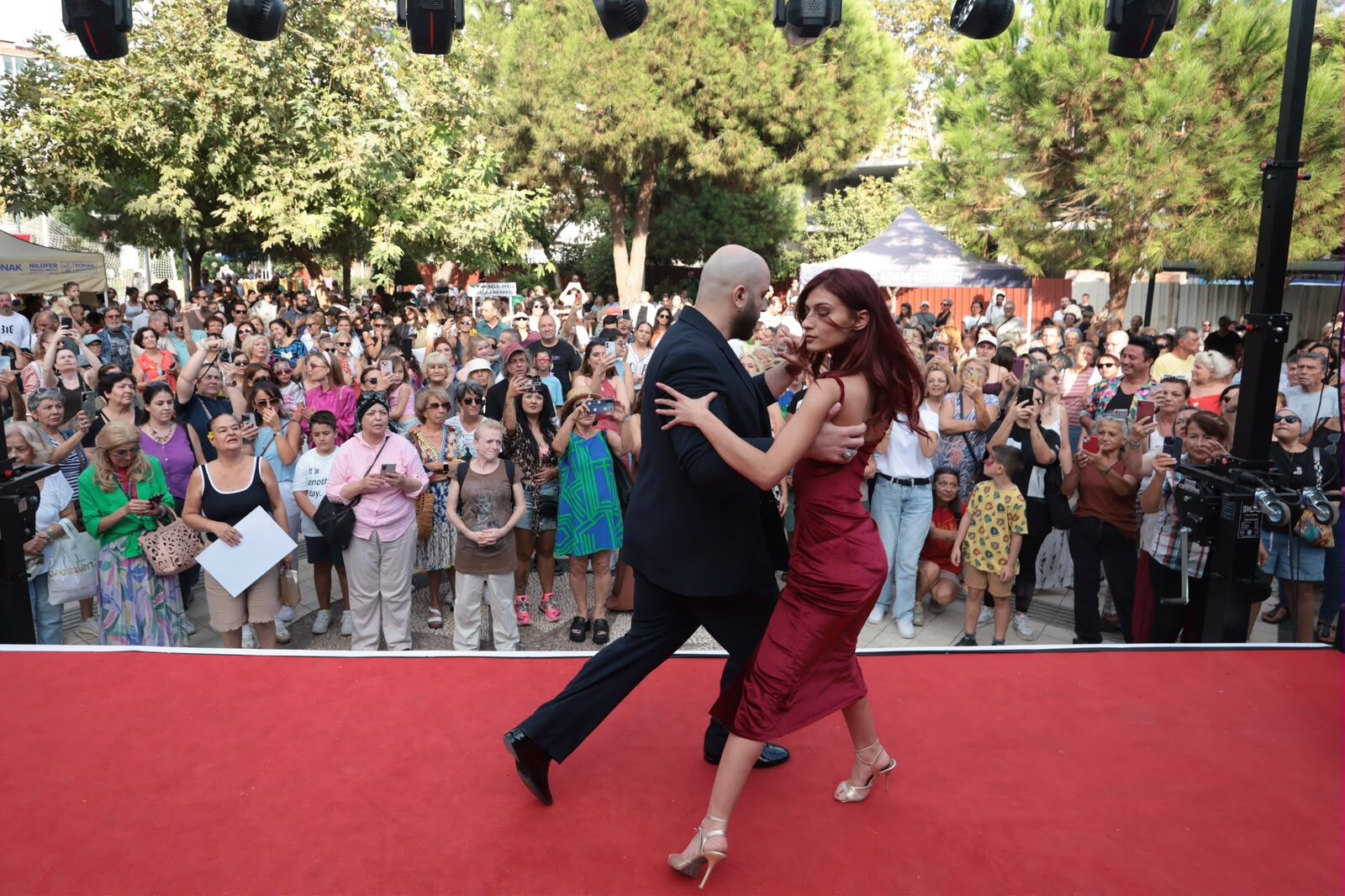 Güzelyalı’da Nostalji Rüzgarı Esti 80’Ler 90’Lar Şenliği Unutulmaz Anlara Sahne Oldu (10)