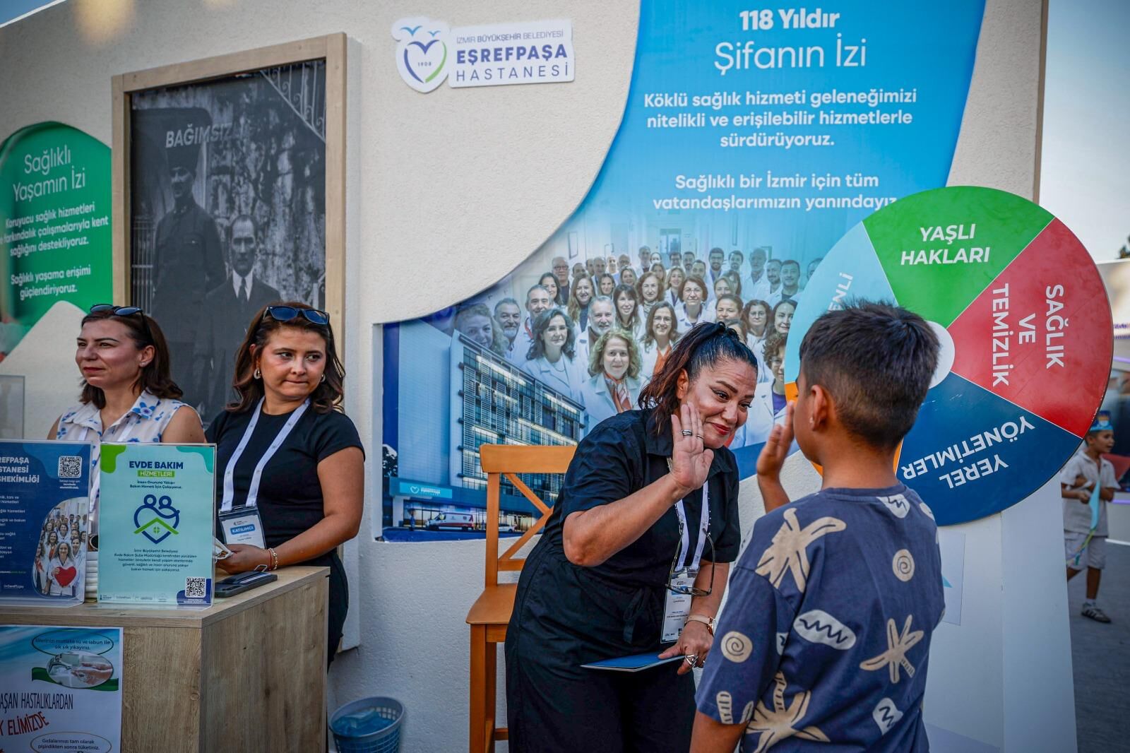 İef’te Belediye Sokağı’nın Sağlık Stantlarına Yoğun Ilgi (7)