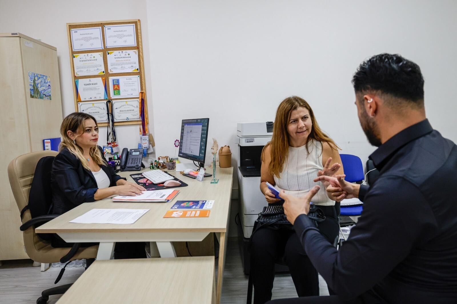 İşitme Engelliler Için İzmir’de Iletişim Desteği Büyüyor (7)