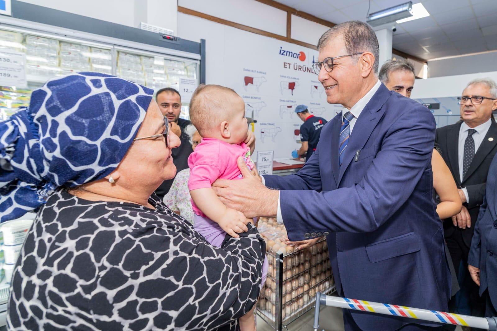 İzmir Büyükşehir Belediyesi’nin Tanzim Satış Mağazası İzmar, Buca Gediz’deki Yeni Şubesiyle 25 Mağazaya Ulaştı (10)