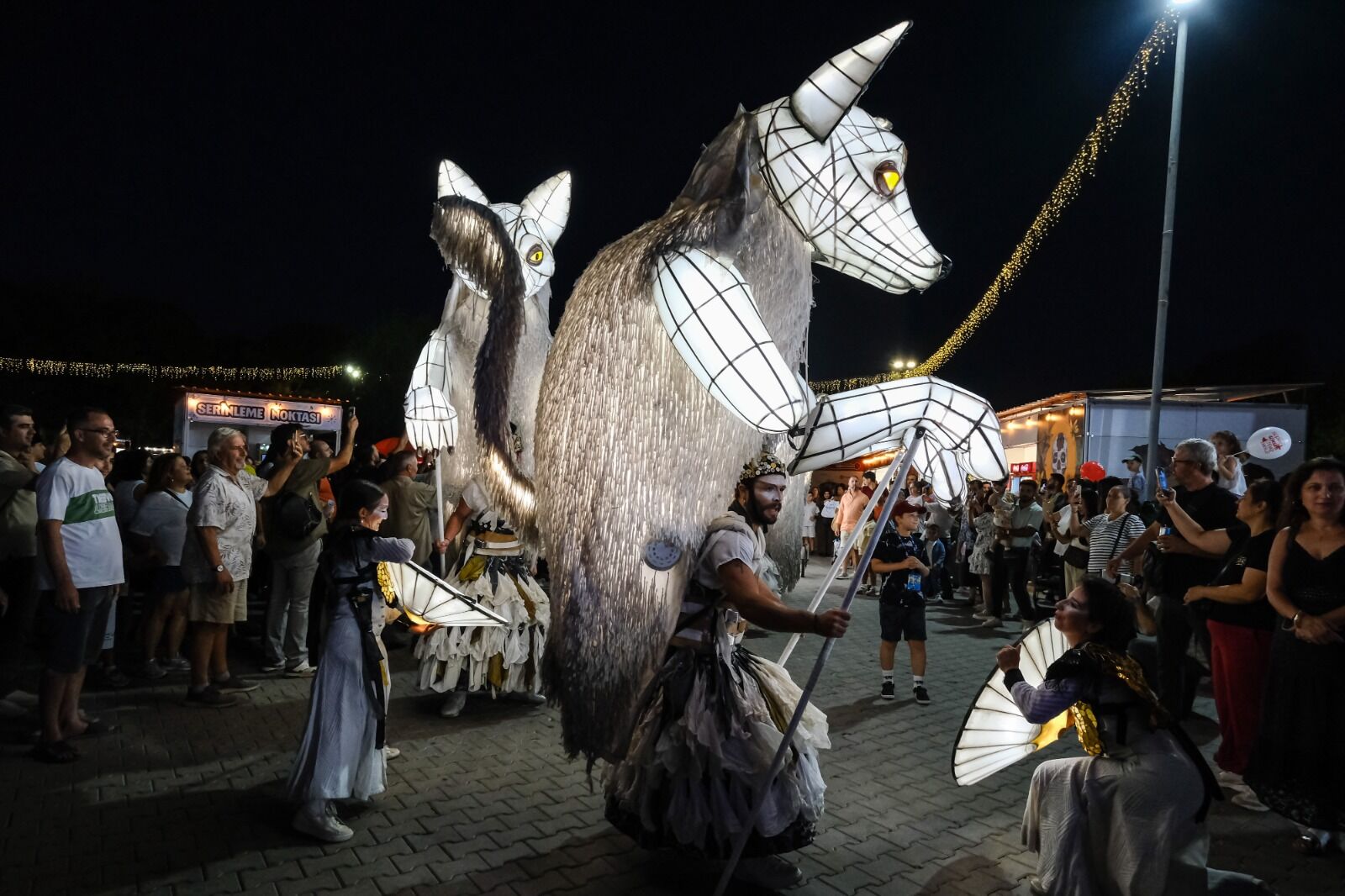 İzmir Enternasyonal Fuarı’nda Beyaz Tilki Ilgi Odağı Oldu (1)