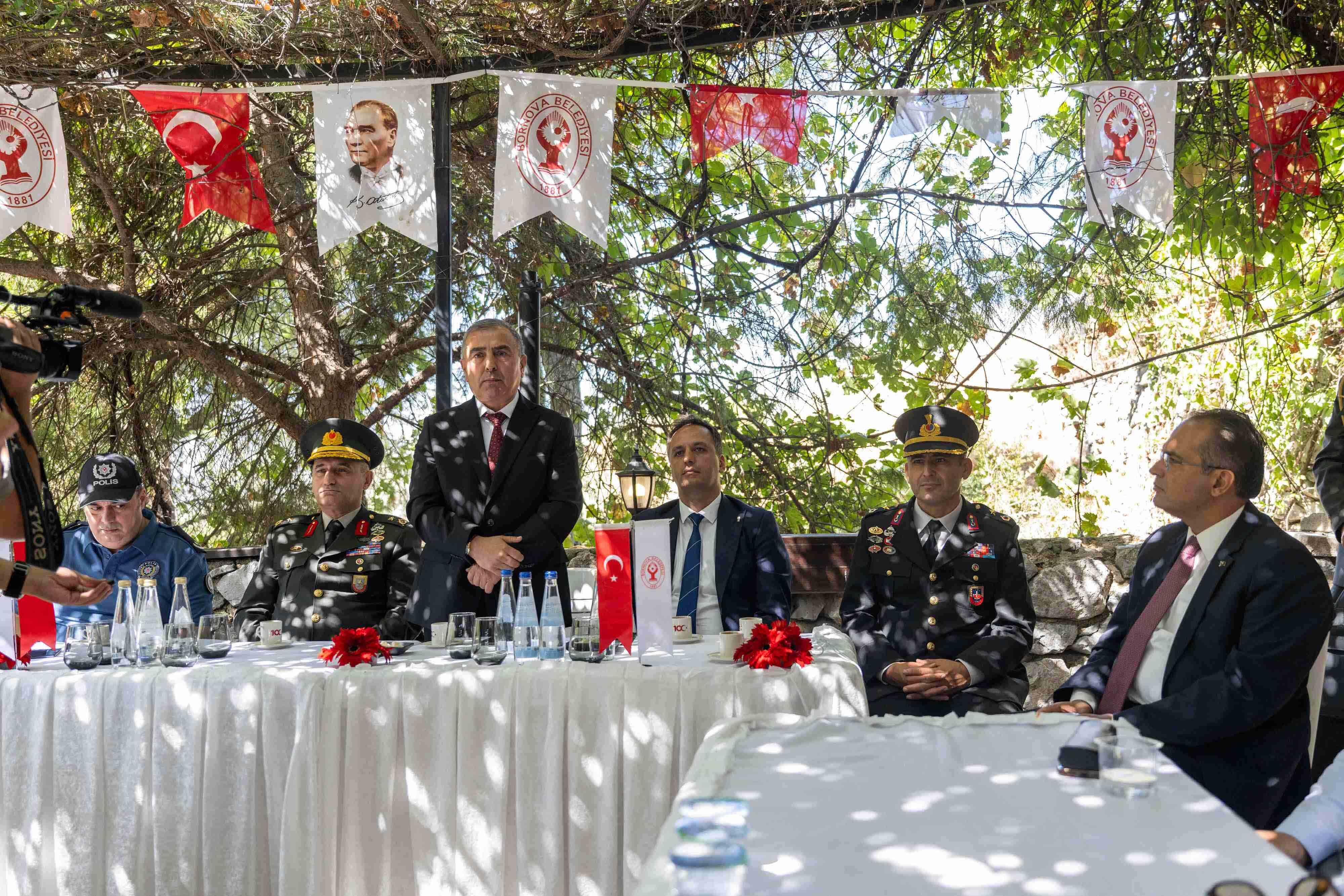 İzmir’in Kurtuluşunun 104. Yıl Dönümü Bornova’da Düzenlenen Törenlerle Kutlandı (2)