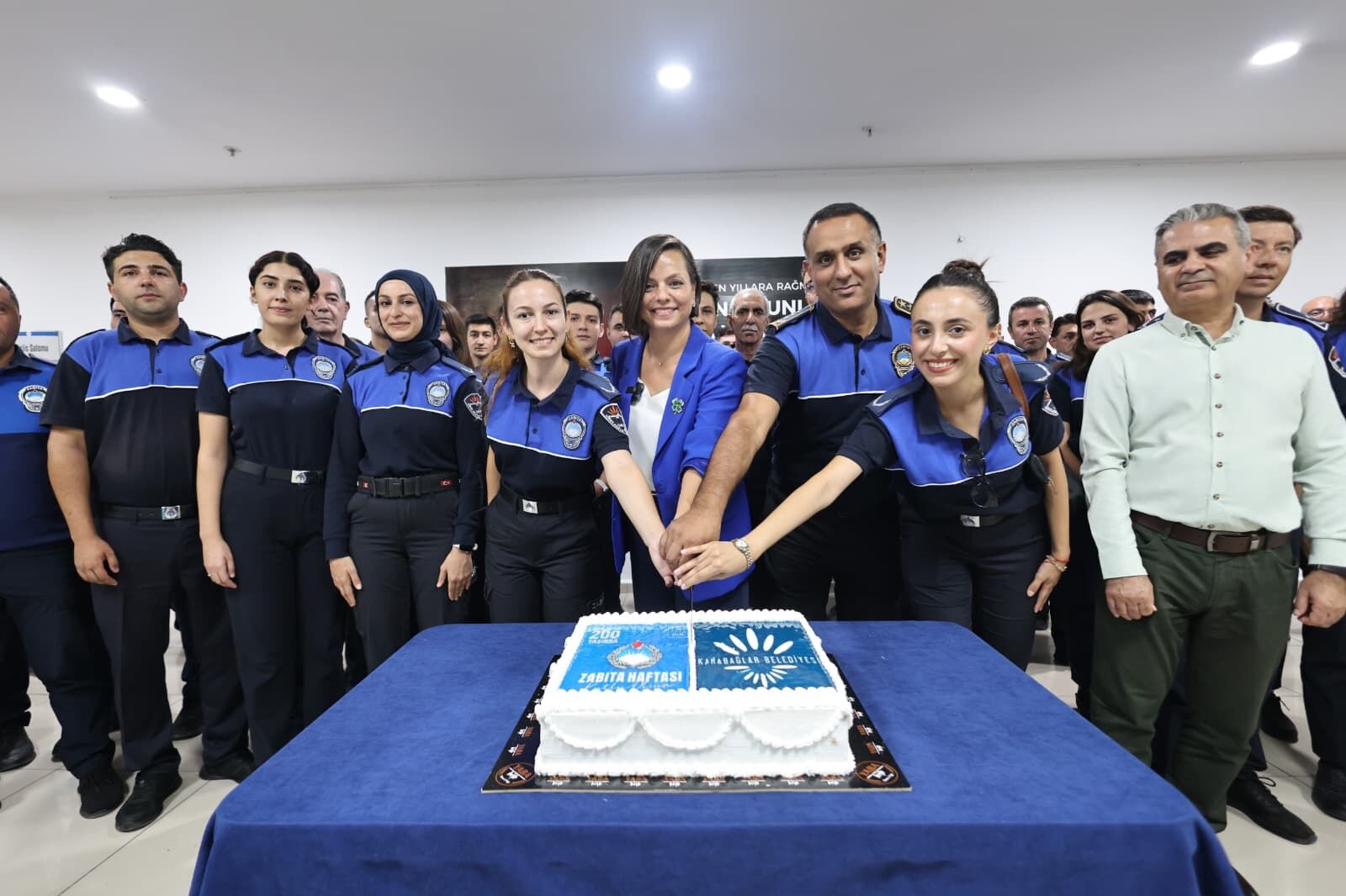 Karabağlar Belediyesi Zabıta Pasta Kesimi (1)