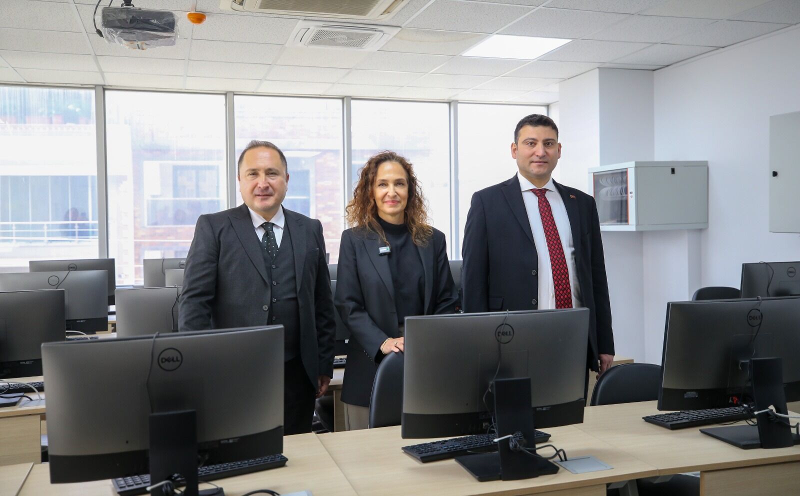 Karşıyaka’da üniversite gururu: Meslek Yüksekokulu açıldı