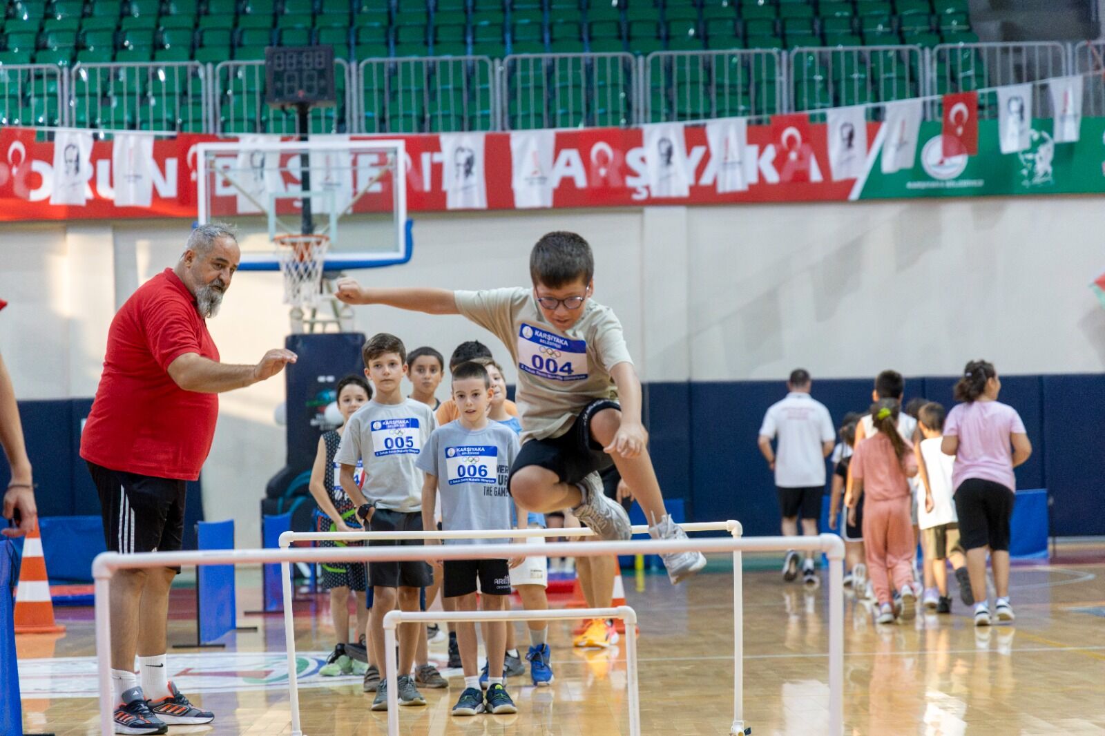 Karşıyaka Belediyesi’nin Düzenlediği Sokak Senin Mahalle Olimpiyatları, 120 Çocuğun Katıldığı Final Yarışlarıyla Sona Erdi (4)