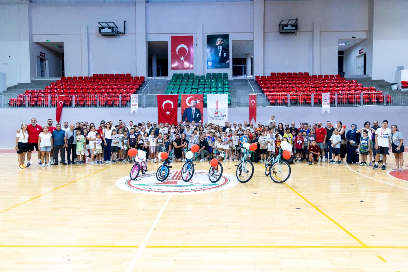 Karşıyaka Belediyesi’nin Düzenlediği Sokak Senin Mahalle Olimpiyatları, 120 Çocuğun Katıldığı Final Yarışlarıyla Sona Erdi (6)
