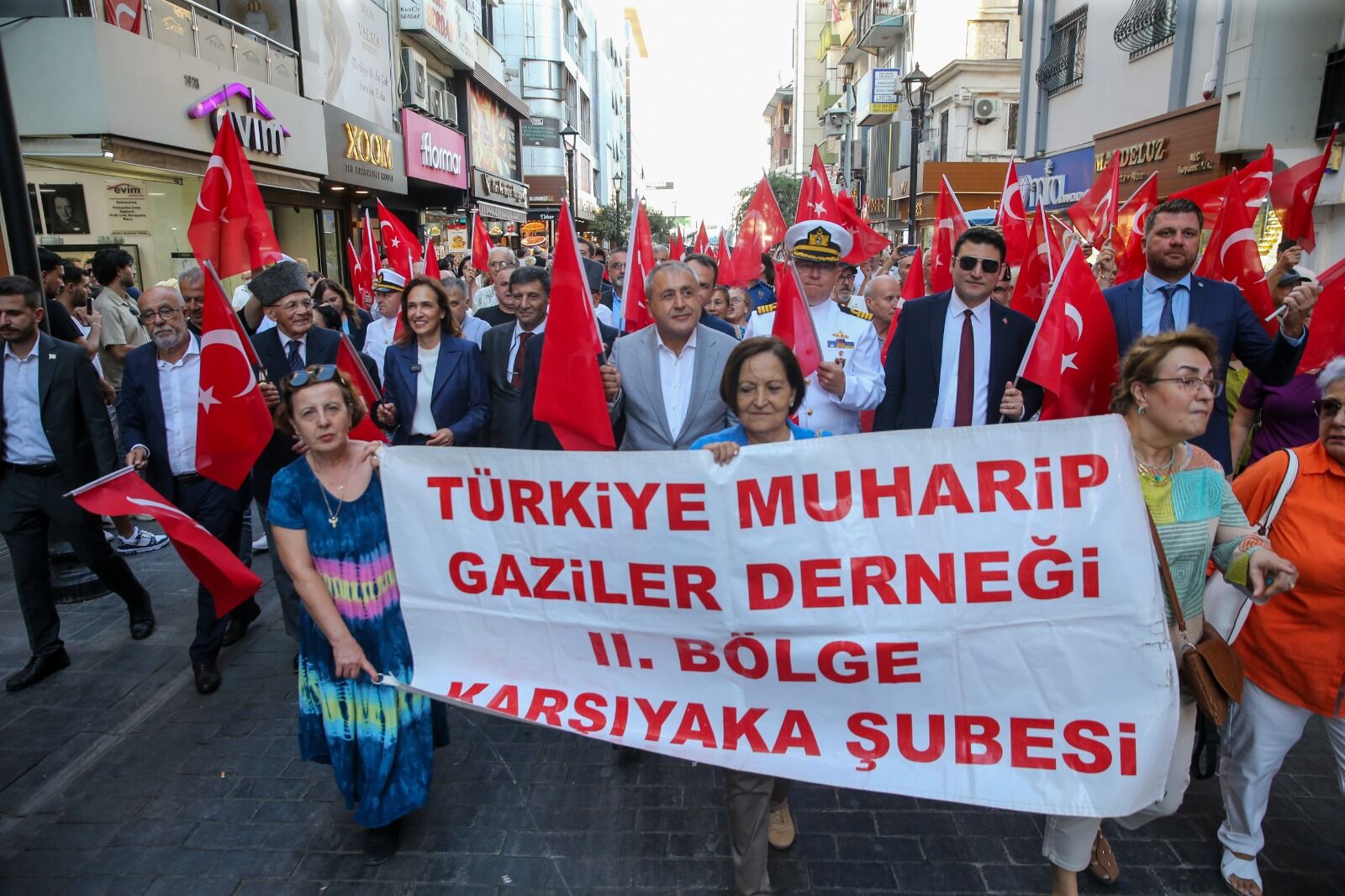 Karşıyaka’da Gaziler Günü Ve Atatürk’e (4)