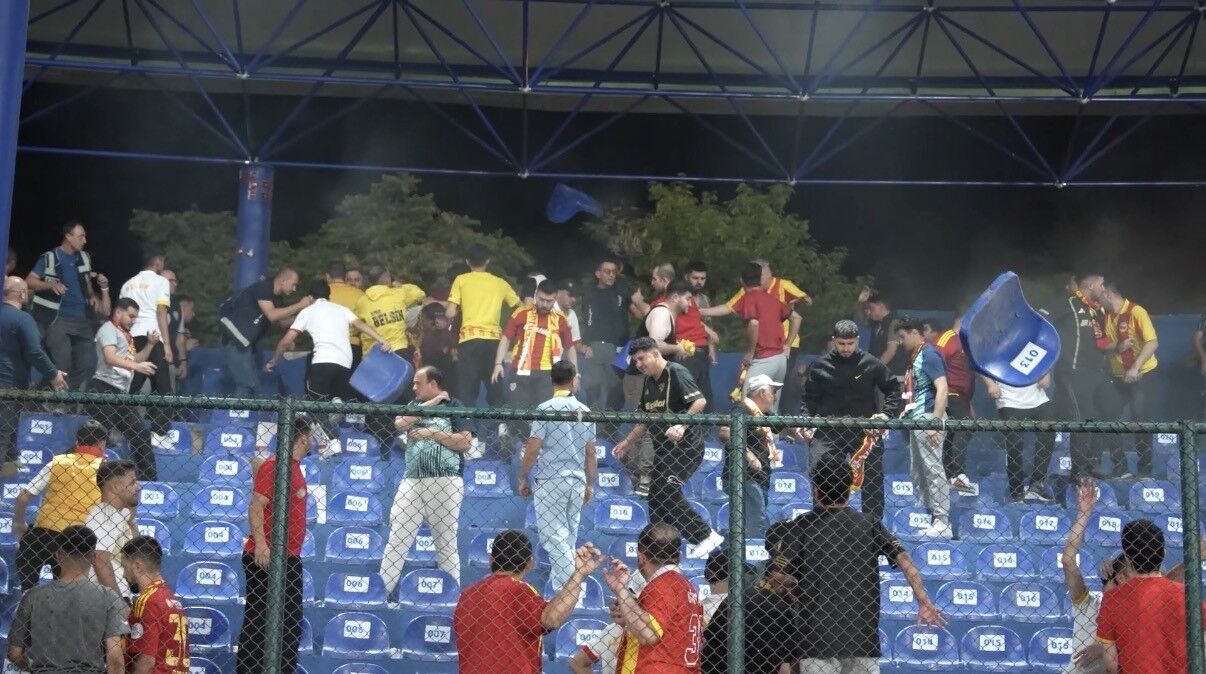 Kayserispor Tribününde Koltuklar Kırıldı