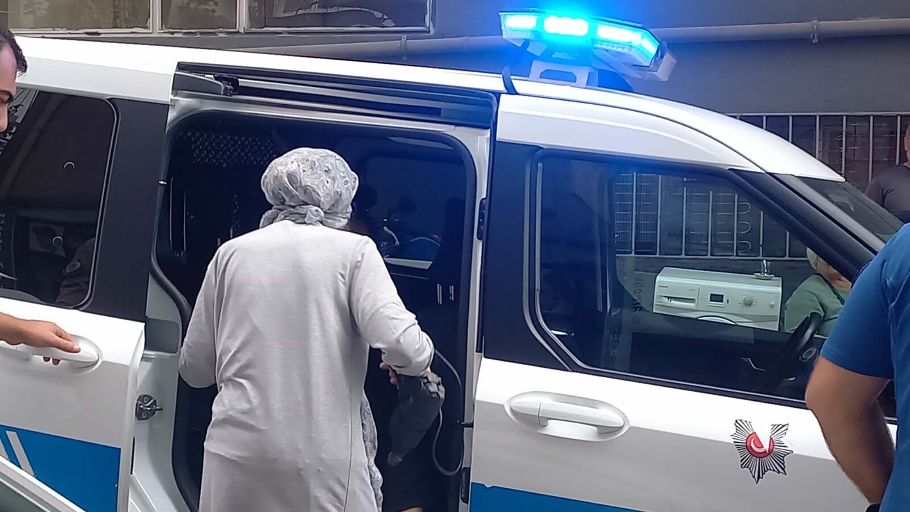 Komşusunun Kapısını Matkapla Kıran Kadın Gözaltına Alındı (3)