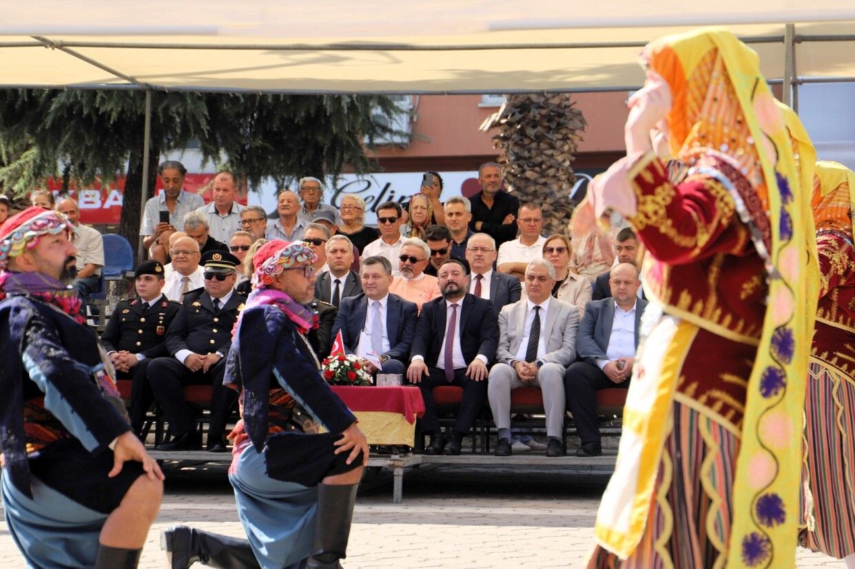 Odemis Kurtulus Bayrami (1)