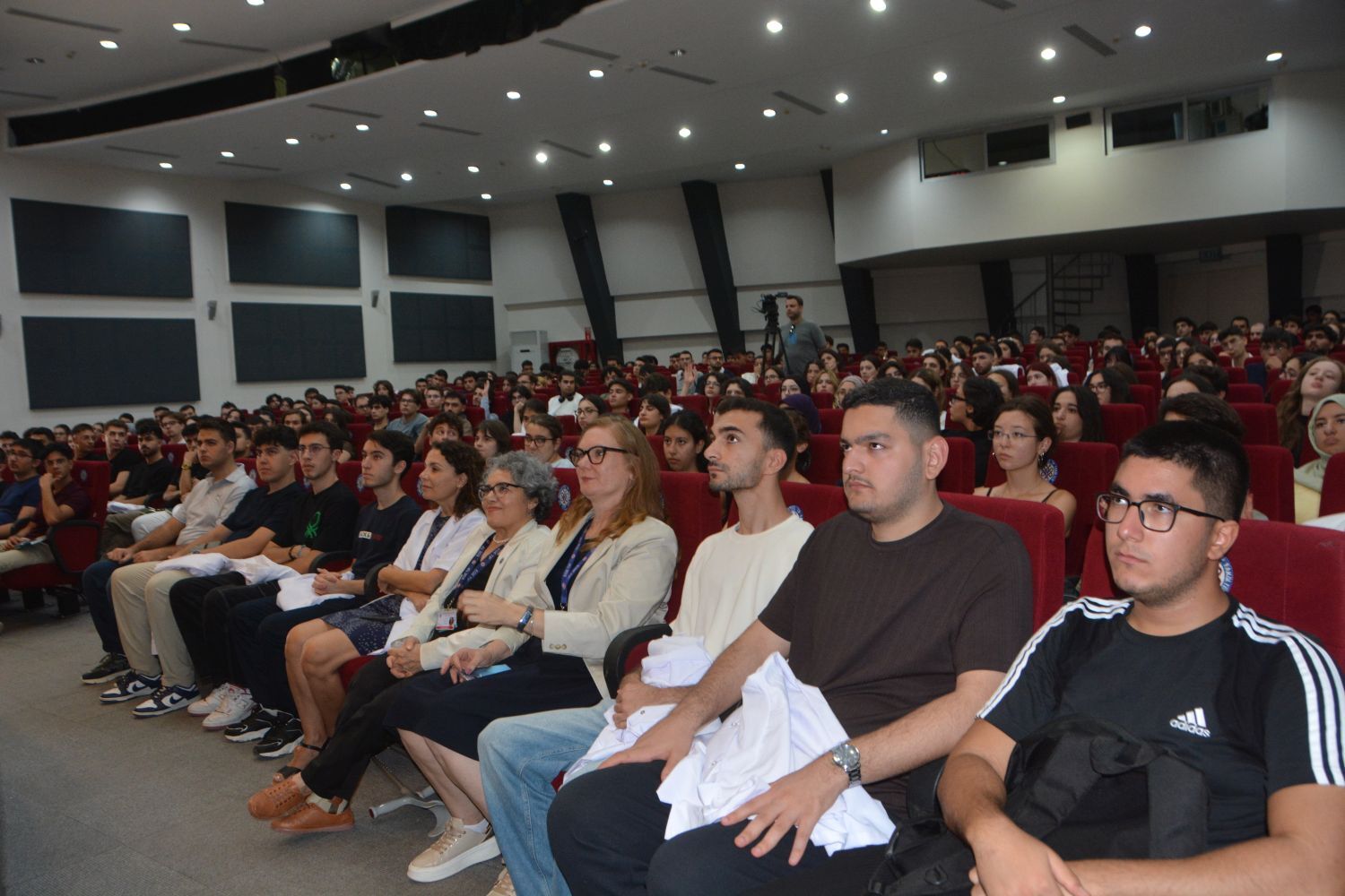 ++ Prof. Dr. Tahir Yağdı, Hekimlik Sadece Bir Meslek Değil, Yaşam Biçimidir (2)