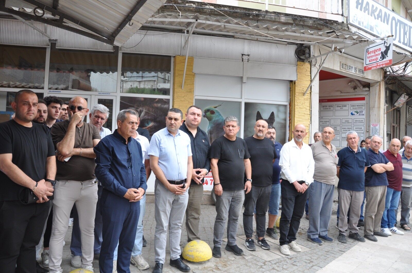 Salihli’de Kuyumcu Soygunu Girişiminin Ardından Esnaf Kepenk Indirdi (2)