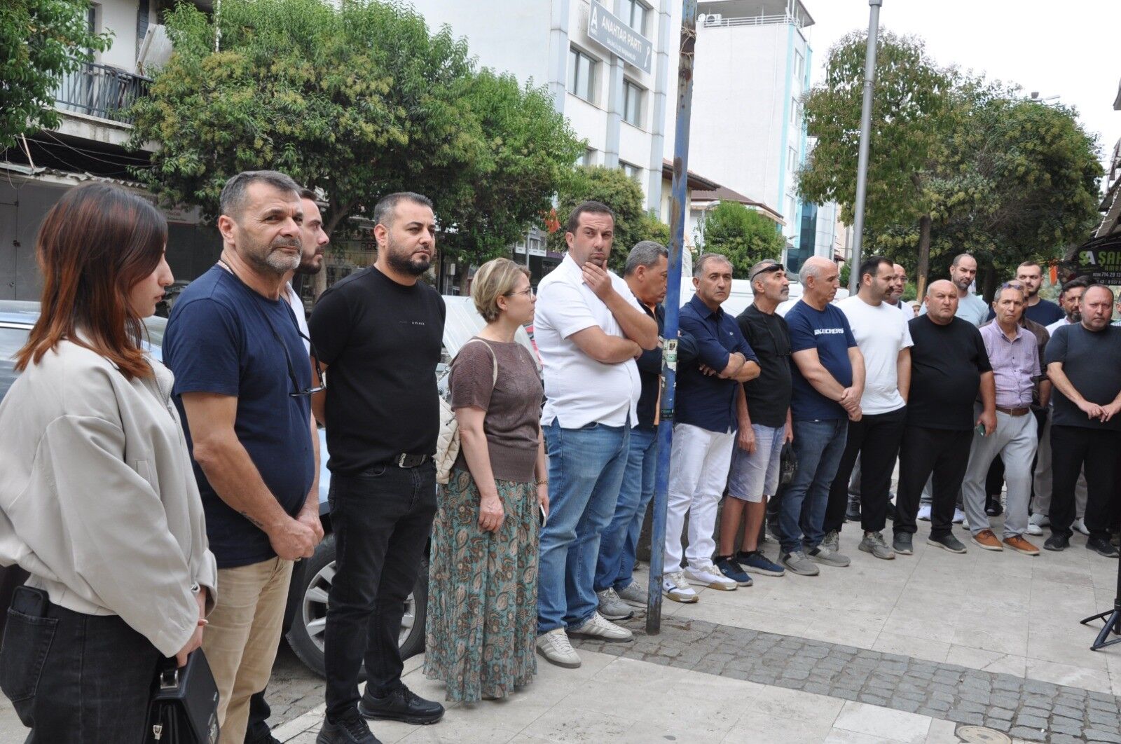 Salihli’de Kuyumcu Soygunu Girişiminin Ardından Esnaf Kepenk Indirdi (3)