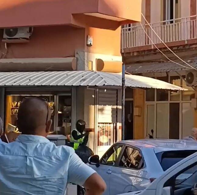Salihli’de Kuyumcuya Silahlı Baskın 2 Yaralı (6)