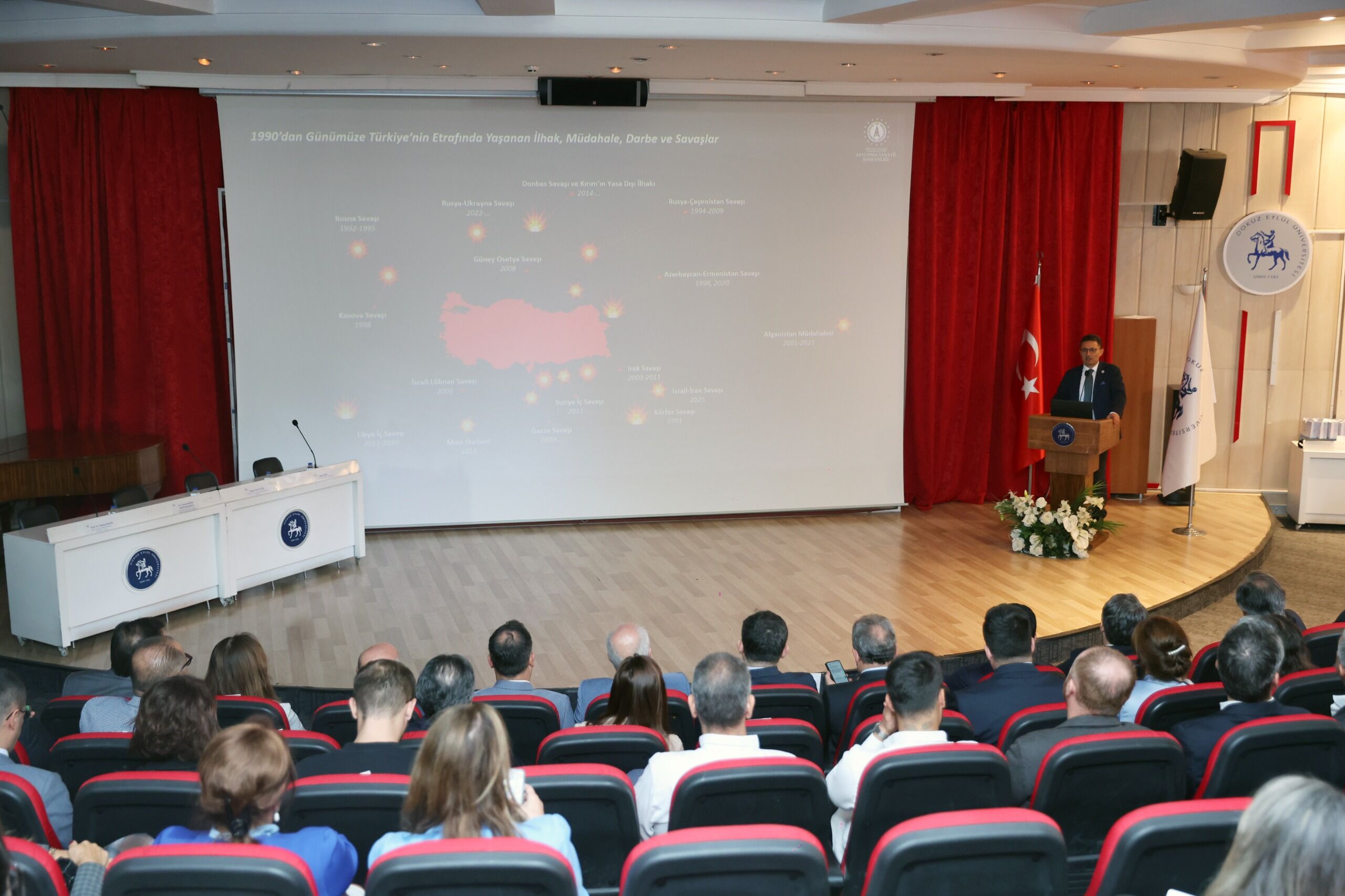Savunma Sanayi̇i̇ni̇n Geleceği̇ Ve Üni̇versi̇te Sanayi̇ İş Bi̇rli̇kleri̇ Deü'de Ele Alindi (5)