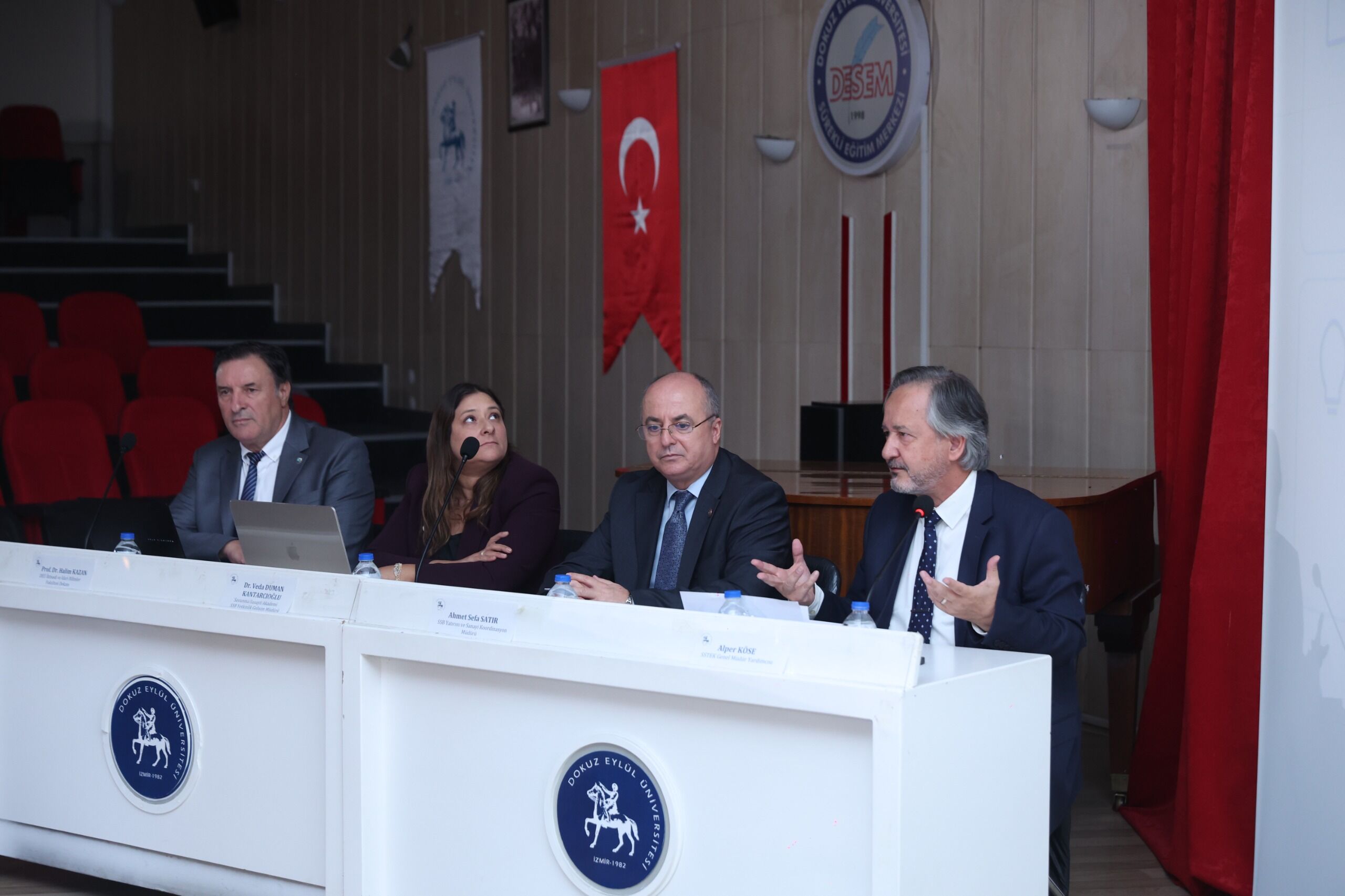 Savunma Sanayi̇i̇ni̇n Geleceği̇ Ve Üni̇versi̇te Sanayi̇ İş Bi̇rli̇kleri̇ Deü'de Ele Alindi