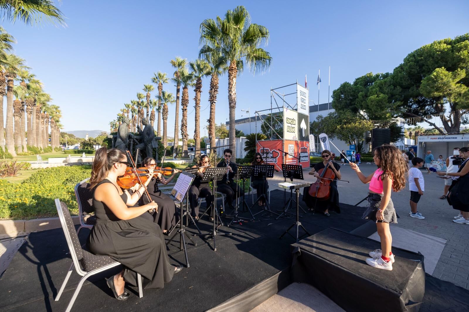 “Şef Sensin” Etkinliğiyle Orkestra Yönetmenin Heyecanını Yaşıyor (1)