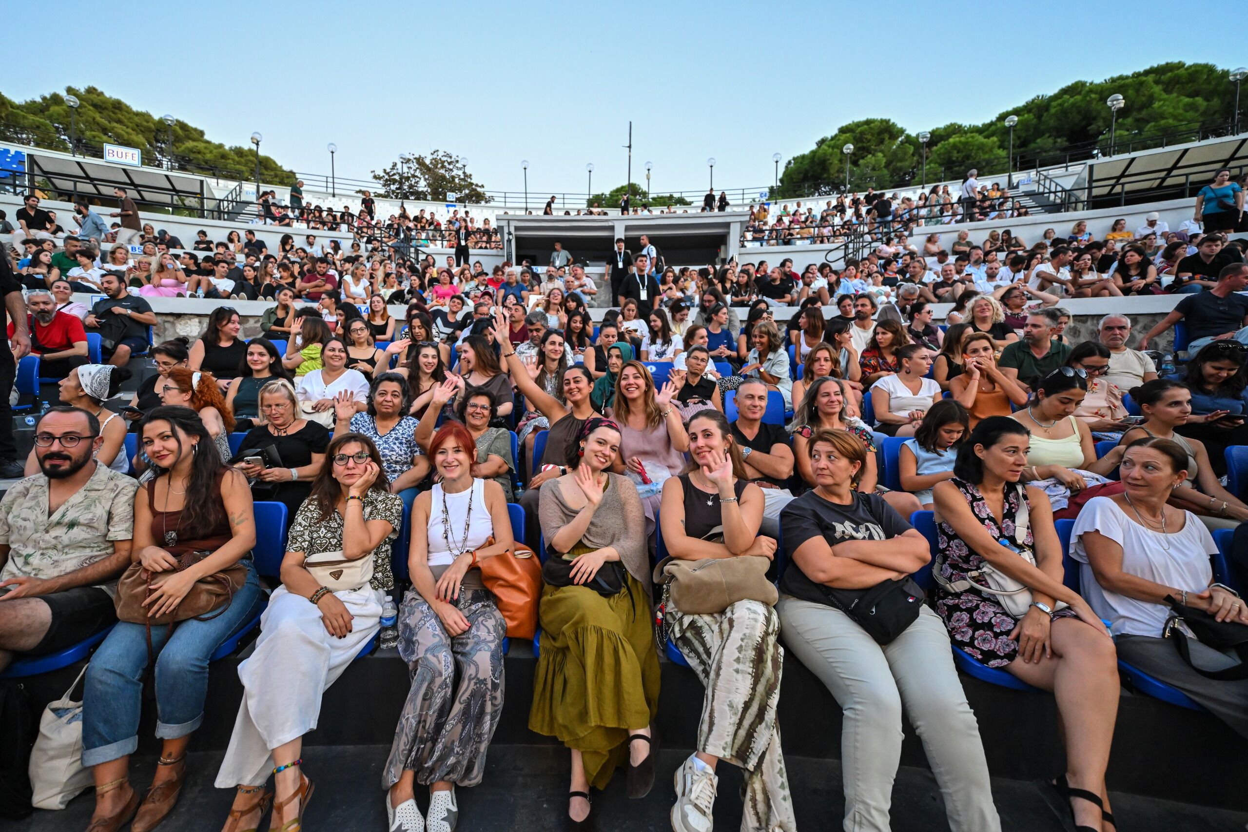 “Sevgili Arsız Ölüm – Dirmit” Performansı Da Izleyicilerden Beğeni Topladı (5)