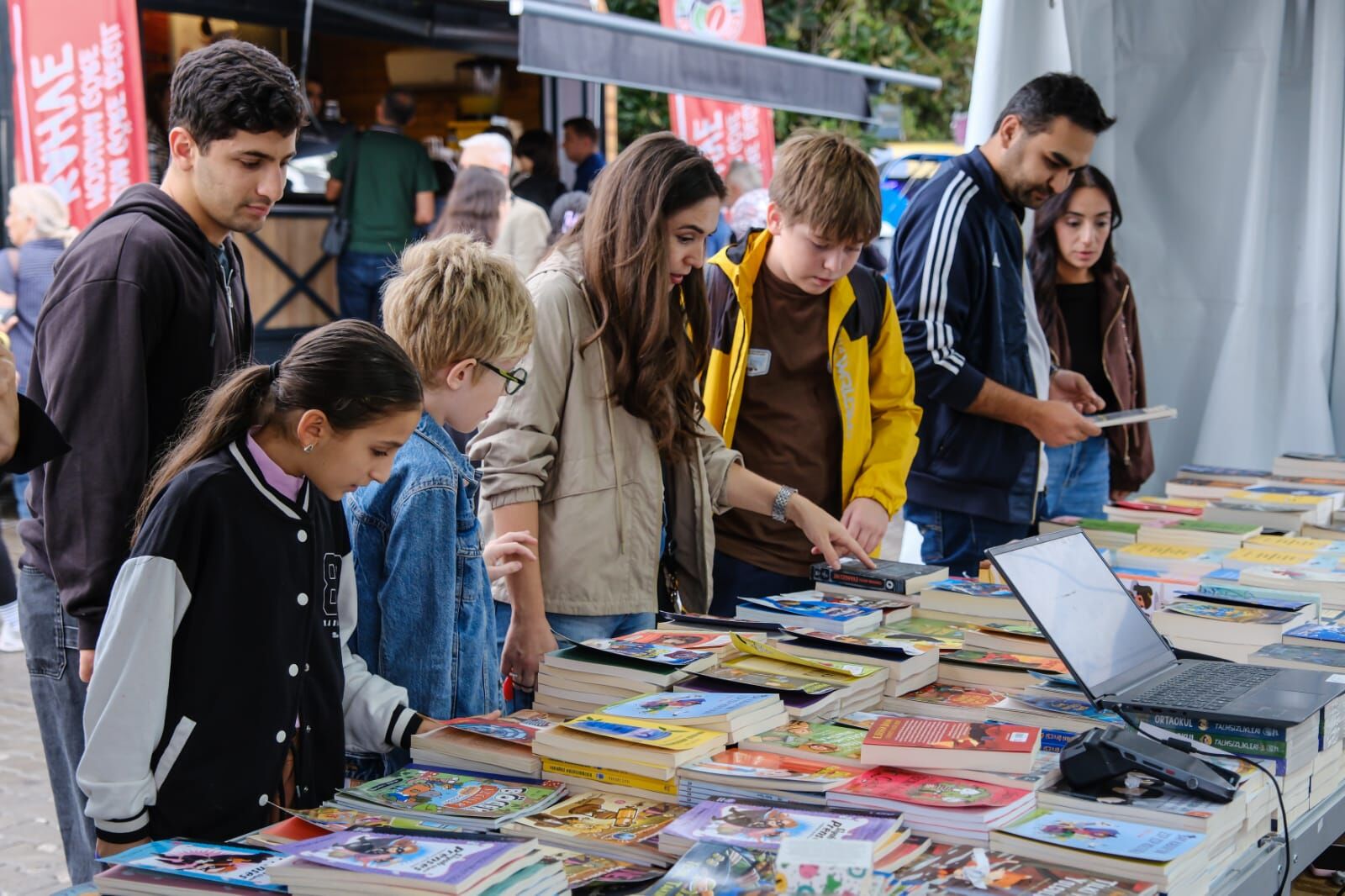 Spot İzmir Kitap Fuarı, Dokuz Gün Boyunca Binlerce Kitapseveri Kültürpark’ta Buluşturdu (4)