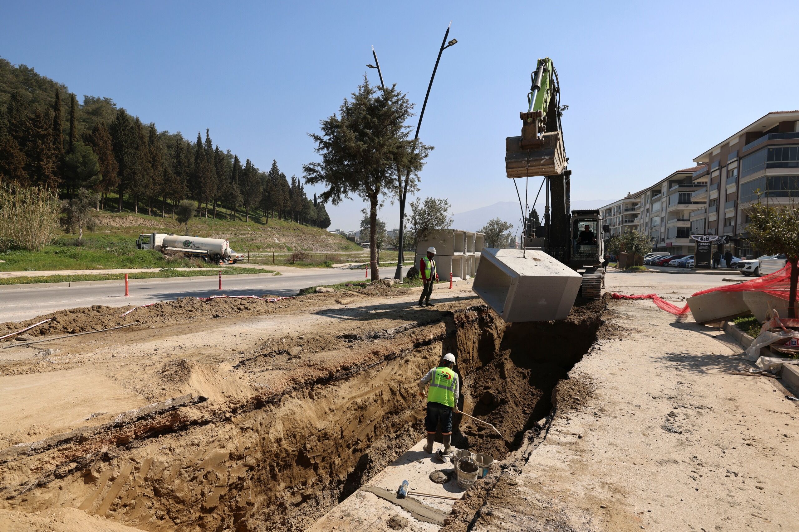 Altyapıdan asfalta Tire’nin çehresi değişiyor