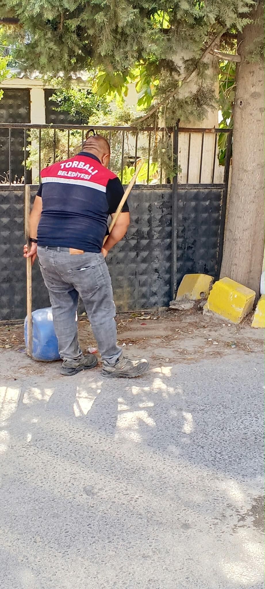 Torbalı Belediyesi Ekipleri, Ilçenin Farklı Noktalarında Hafta Sonu Da Çalışmalarını Sürdürdü (4)
