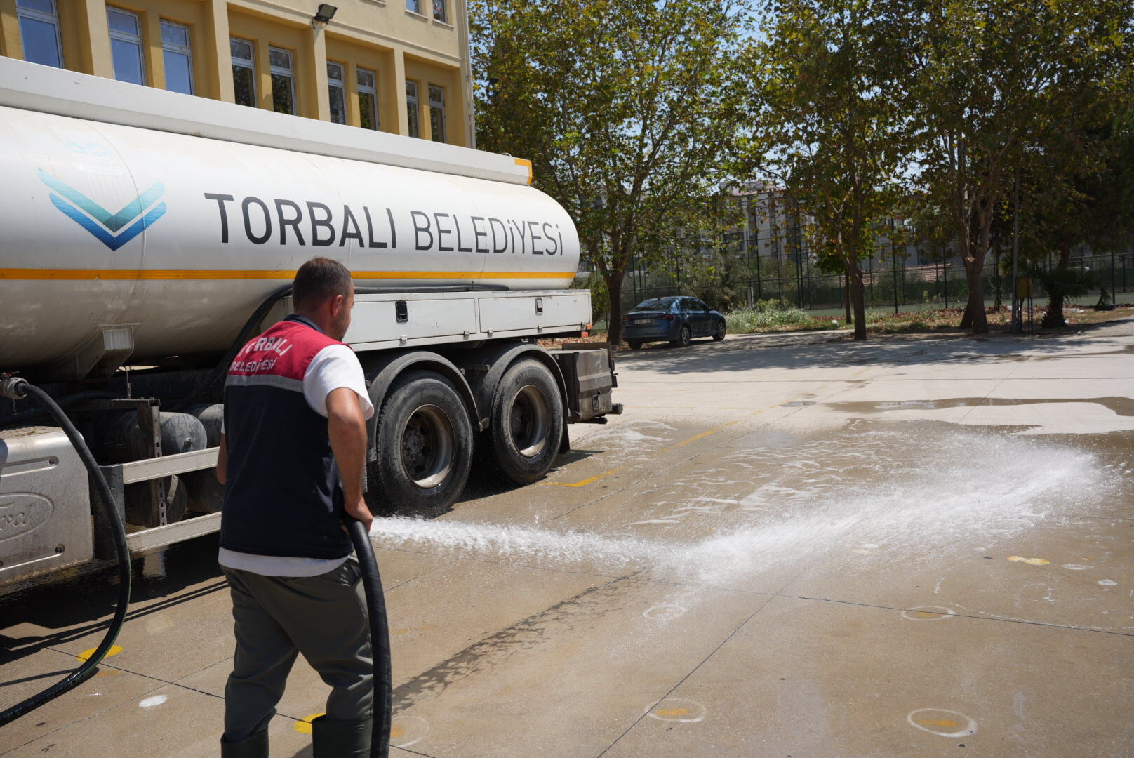 Torbalı Belediyesi Ekipleri, Ilçenin Farklı Noktalarında Hafta Sonu Da Çalışmalarını Sürdürdü (6)