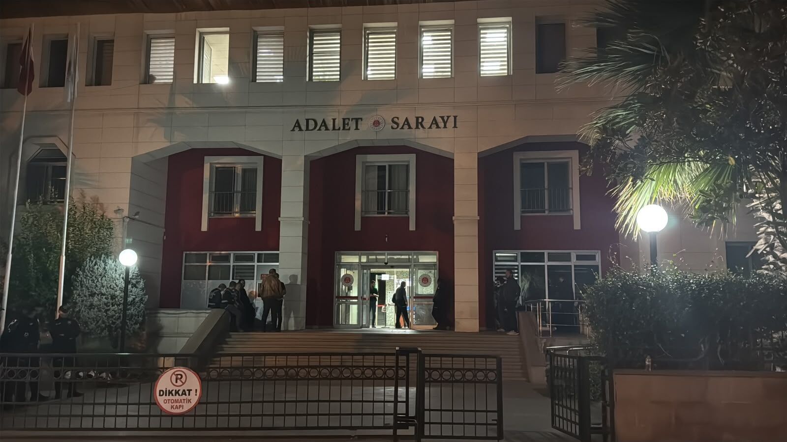 Turgutlu'da Lise Yakınındaki Silahlı Saldırıda 7 Şüpheli Tutuklandı (2)