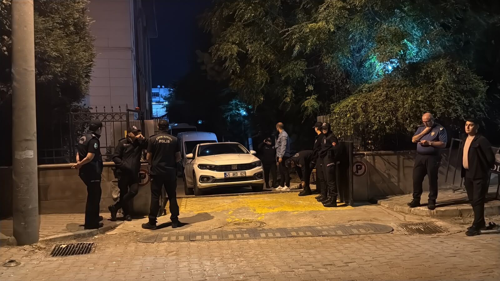 Turgutlu'da Lise Yakınındaki Silahlı Saldırıda 7 Şüpheli Tutuklandı (3)